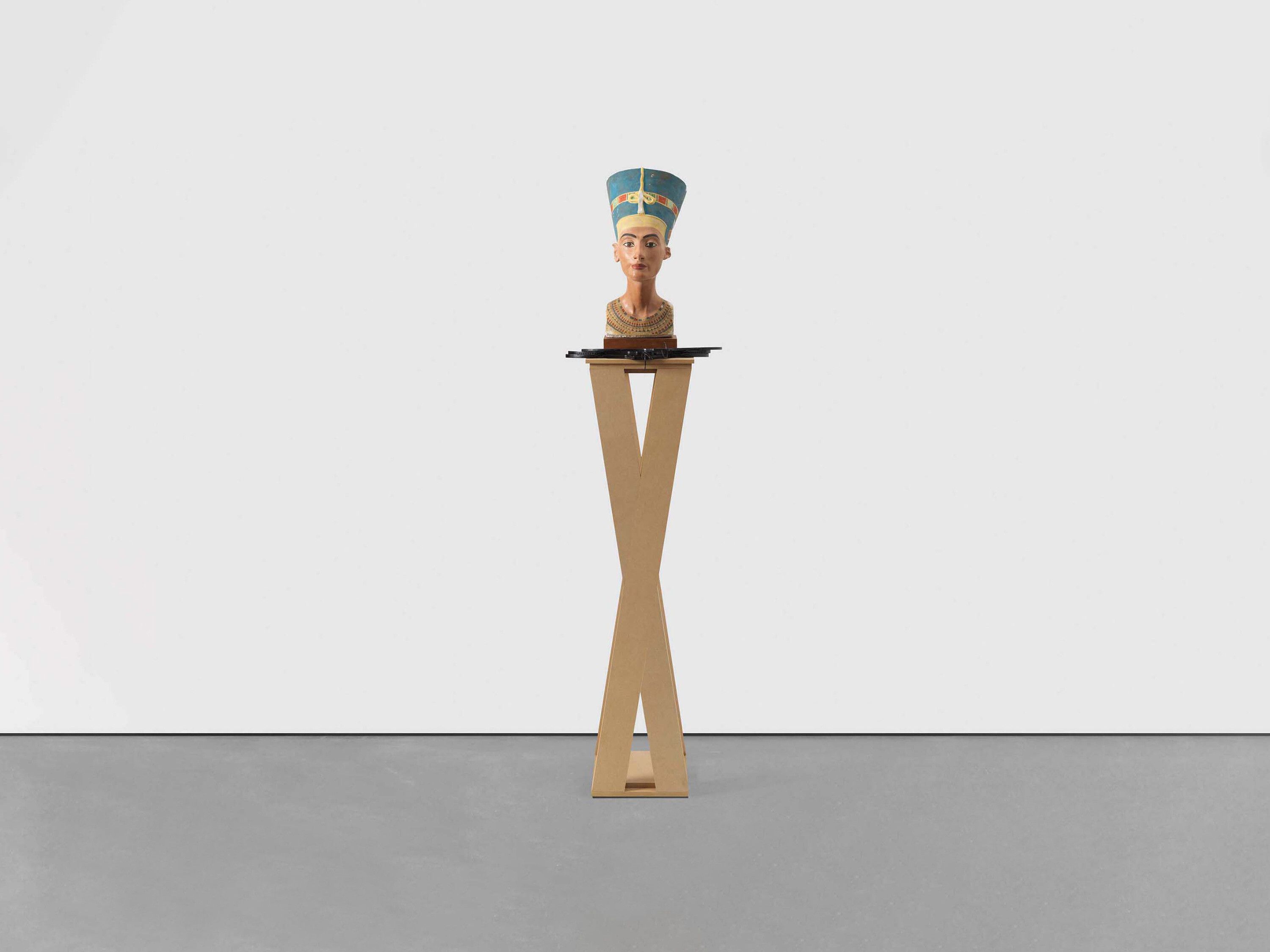 A sculpture by Isa Genzken, titled Nefertiti, dated 2018.