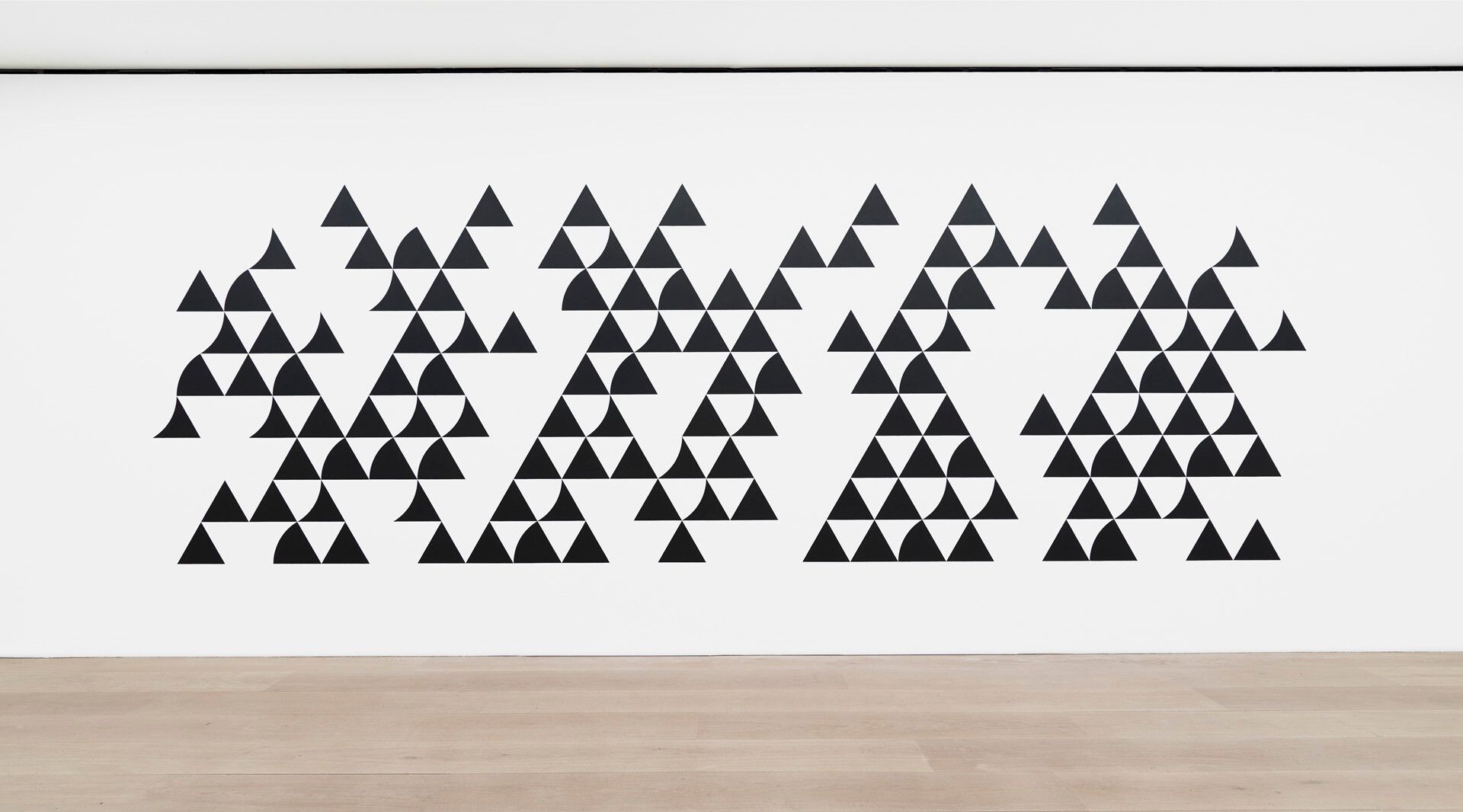 Installation view of the exhibition Bridget Riley: Recent Paintings, at David Zwirner in New York, dated 2018.