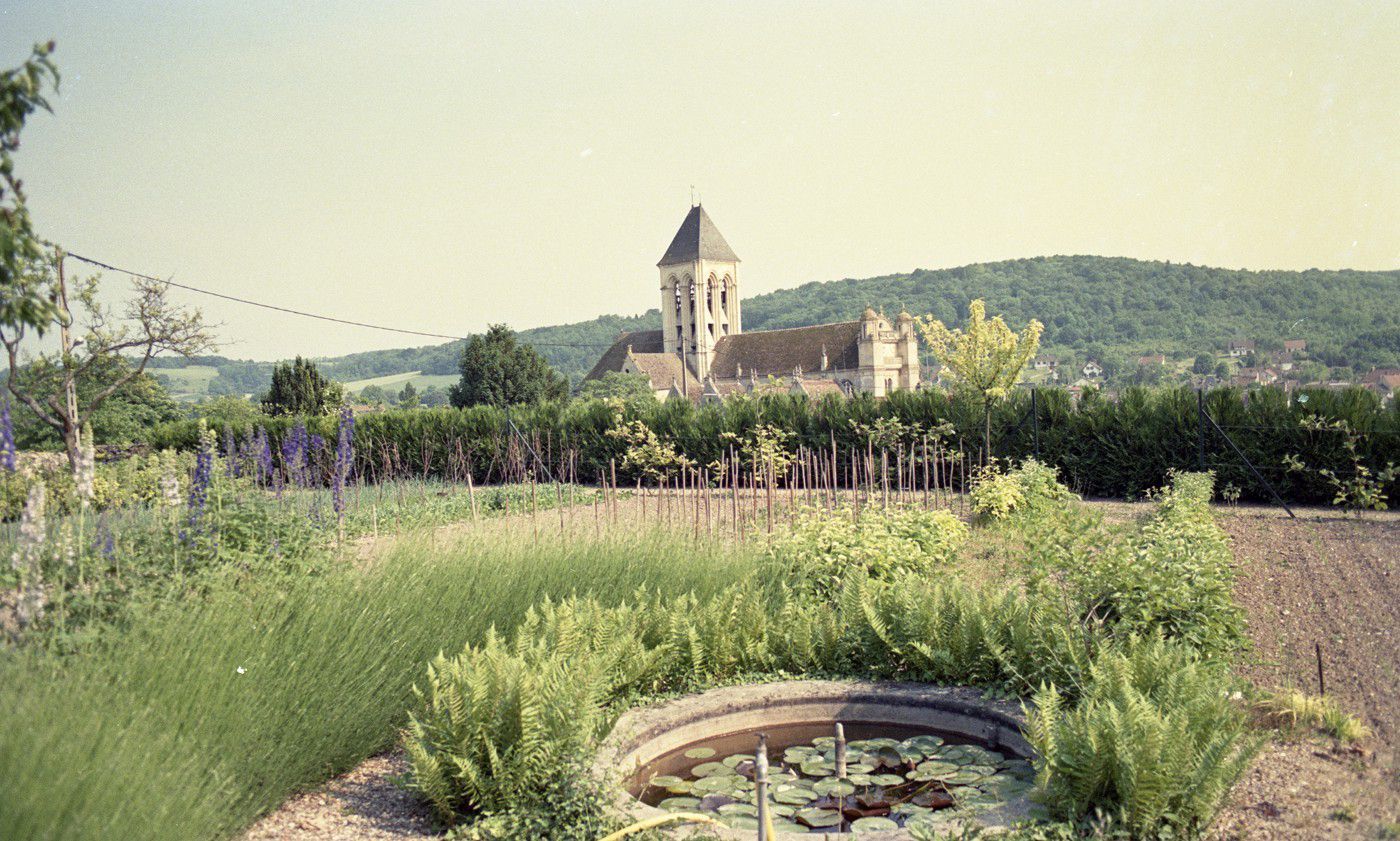 A photograph by Joan Marabeth Cohen-Tyler, the view of Vétheuil’s Notre Dame Cathedral from Joan Mitchell’s garden, dated 1989