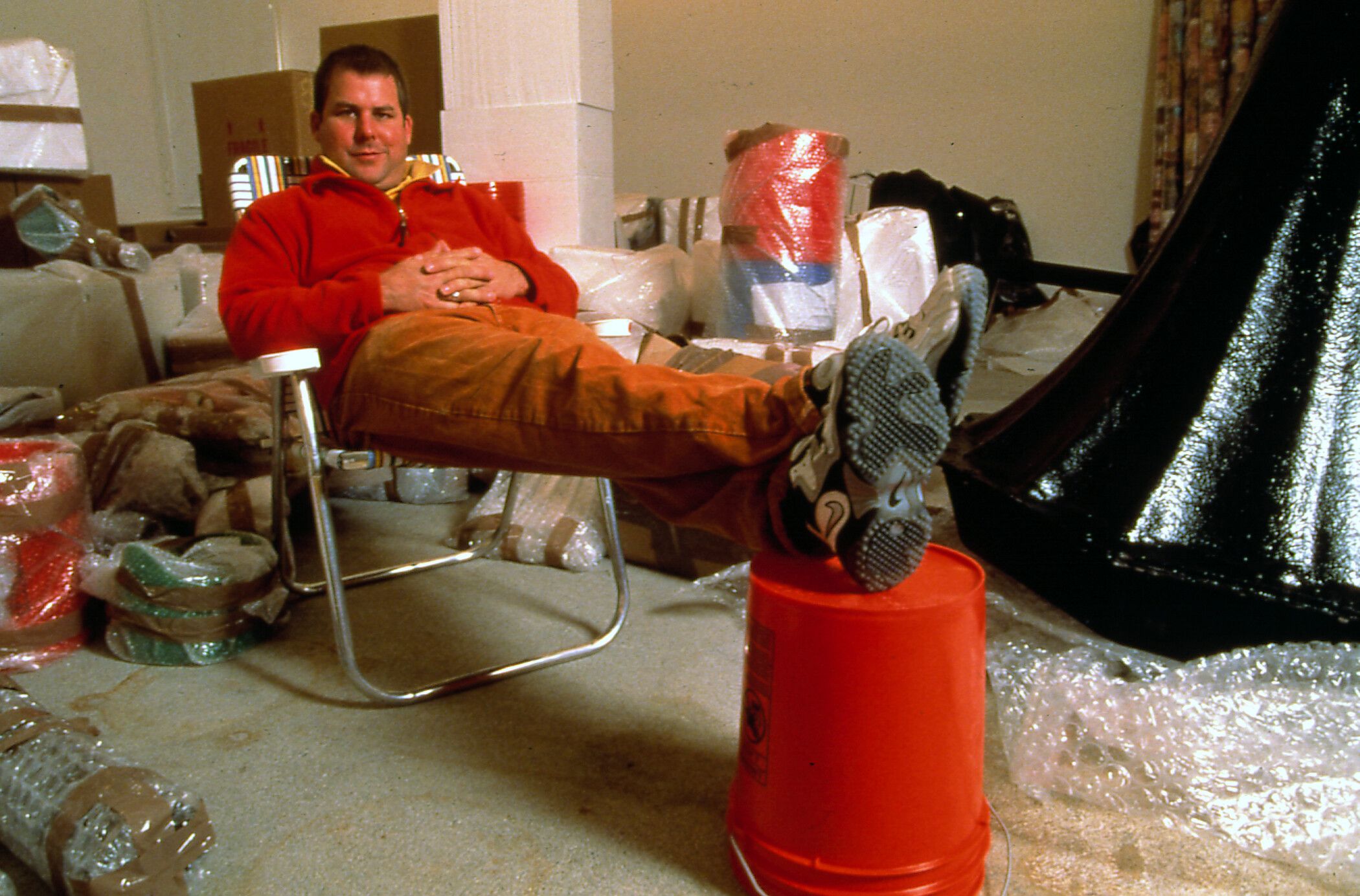 A photo of Jason Rhoades, dated 1998.