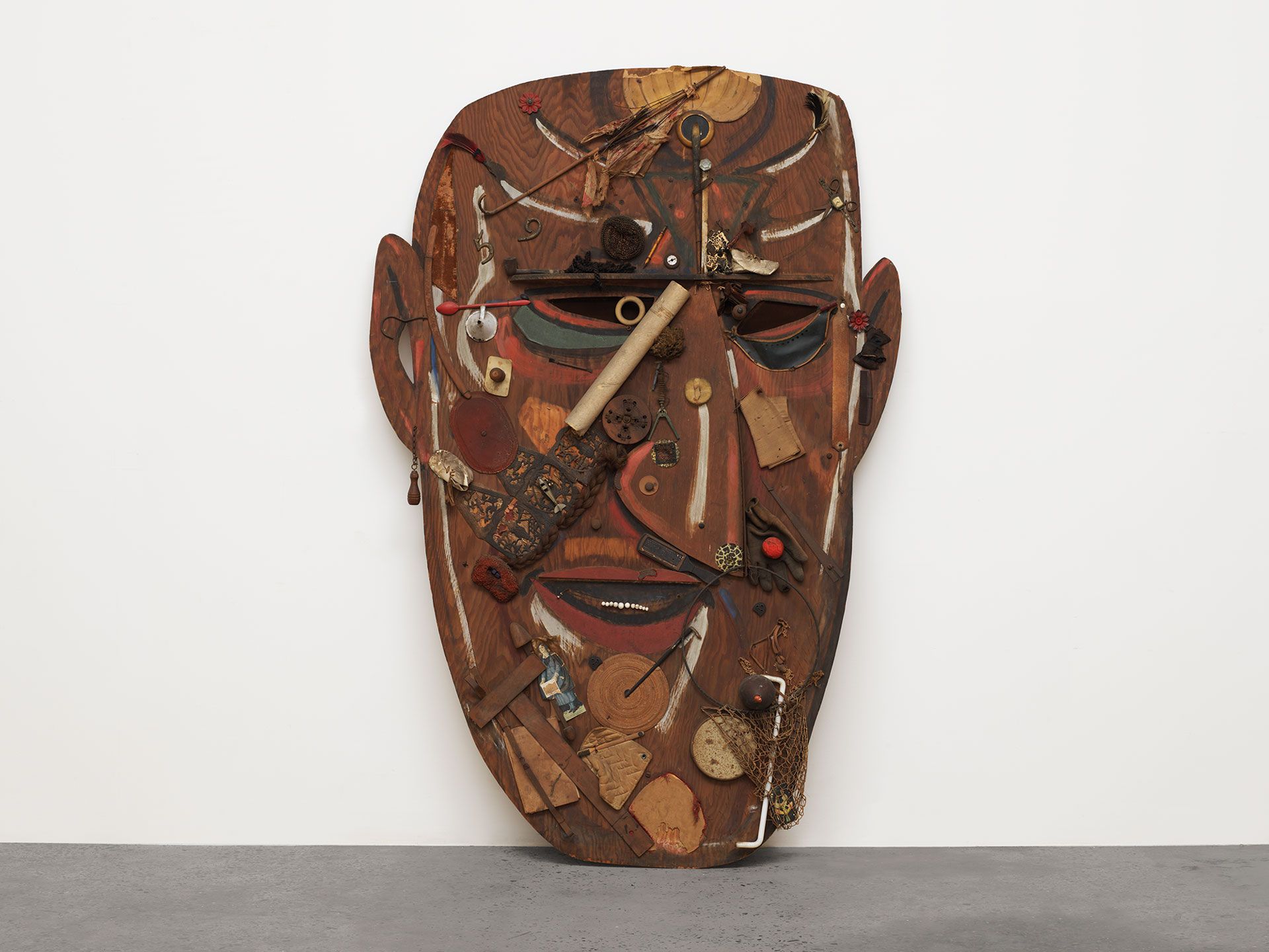 A sculpture by Wallace Putnam, titled Mask of the Traveler, dated 1935.