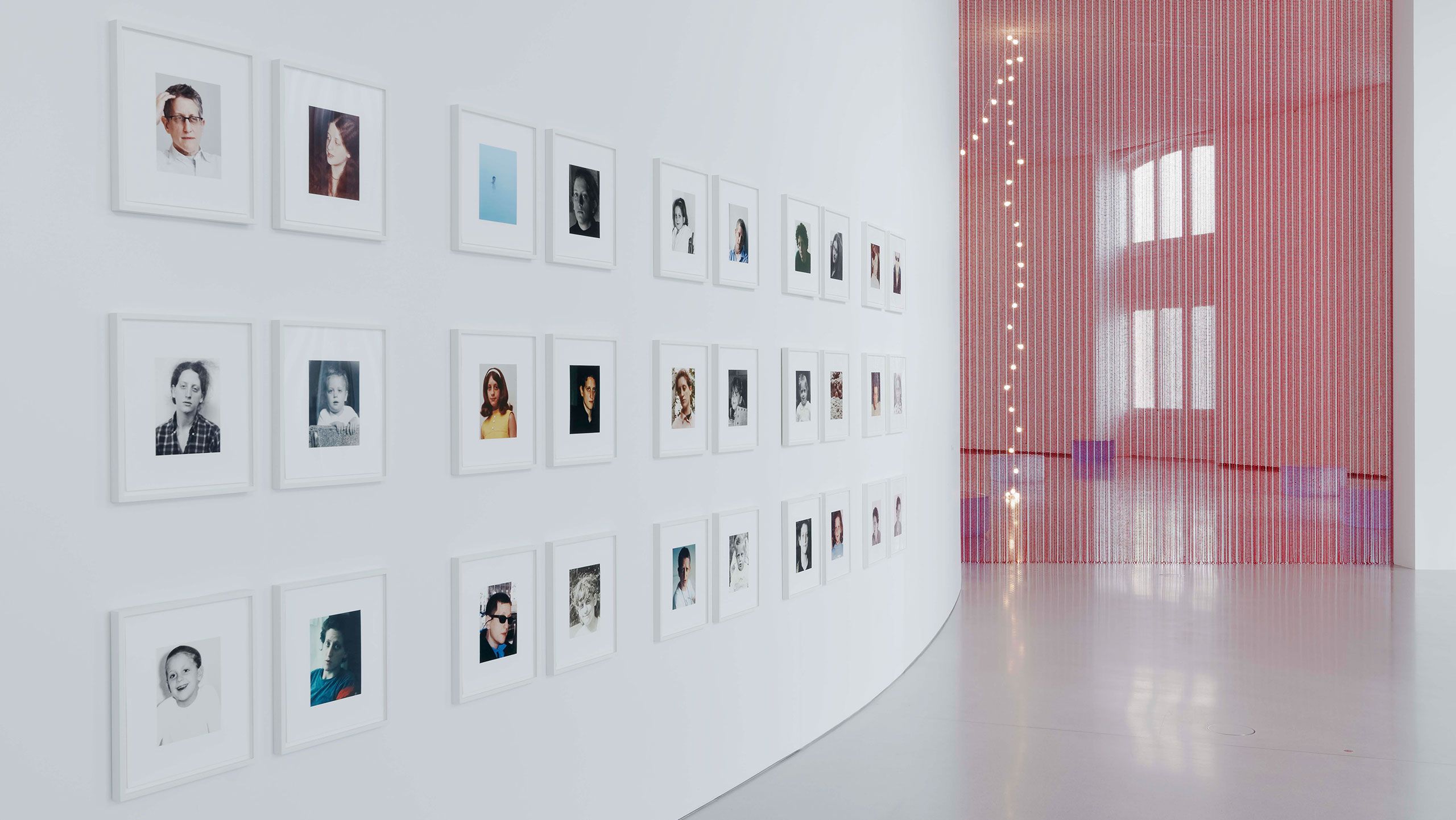 Felix Gonzalez-Torres – Roni Horn | David Zwirner