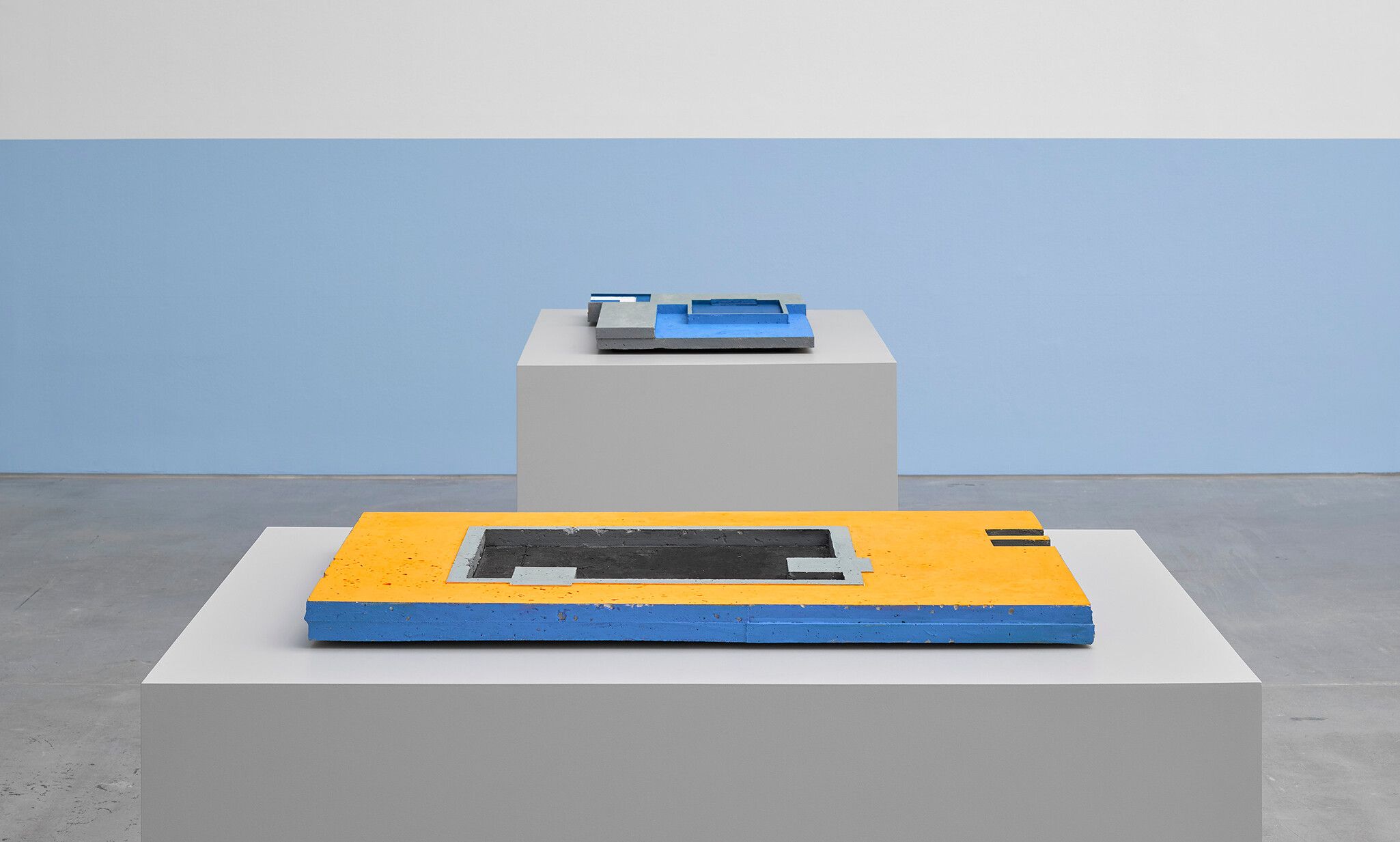 An installation view of an exhibition titled Harold Ancart: La Grande Profondeur (The Deep End), at David Zwirner, Paris, in 2021.