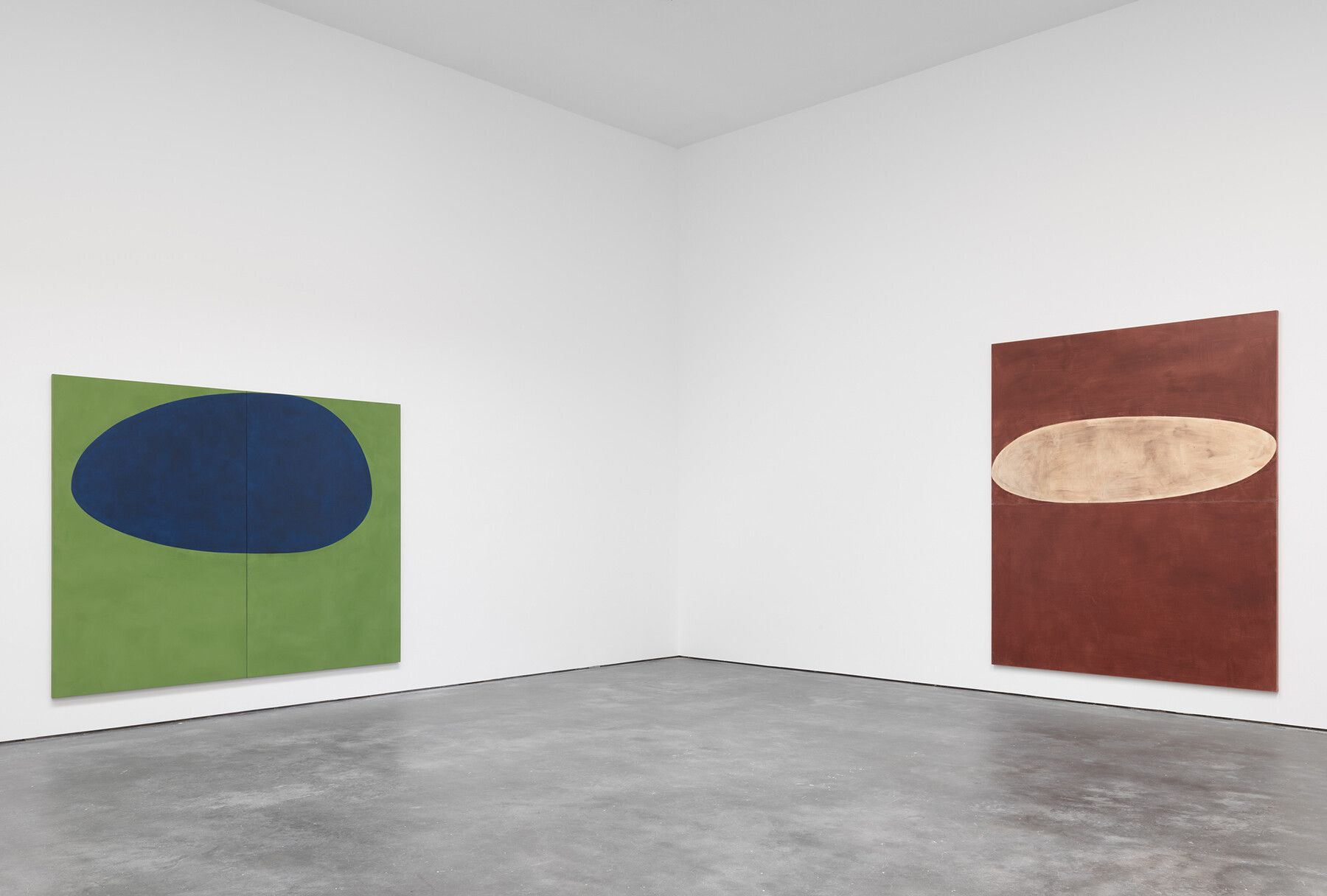 An installation view of an exhibition titled Suzan Frecon: oil paintings, at David Zwirner, New York, in 2020.