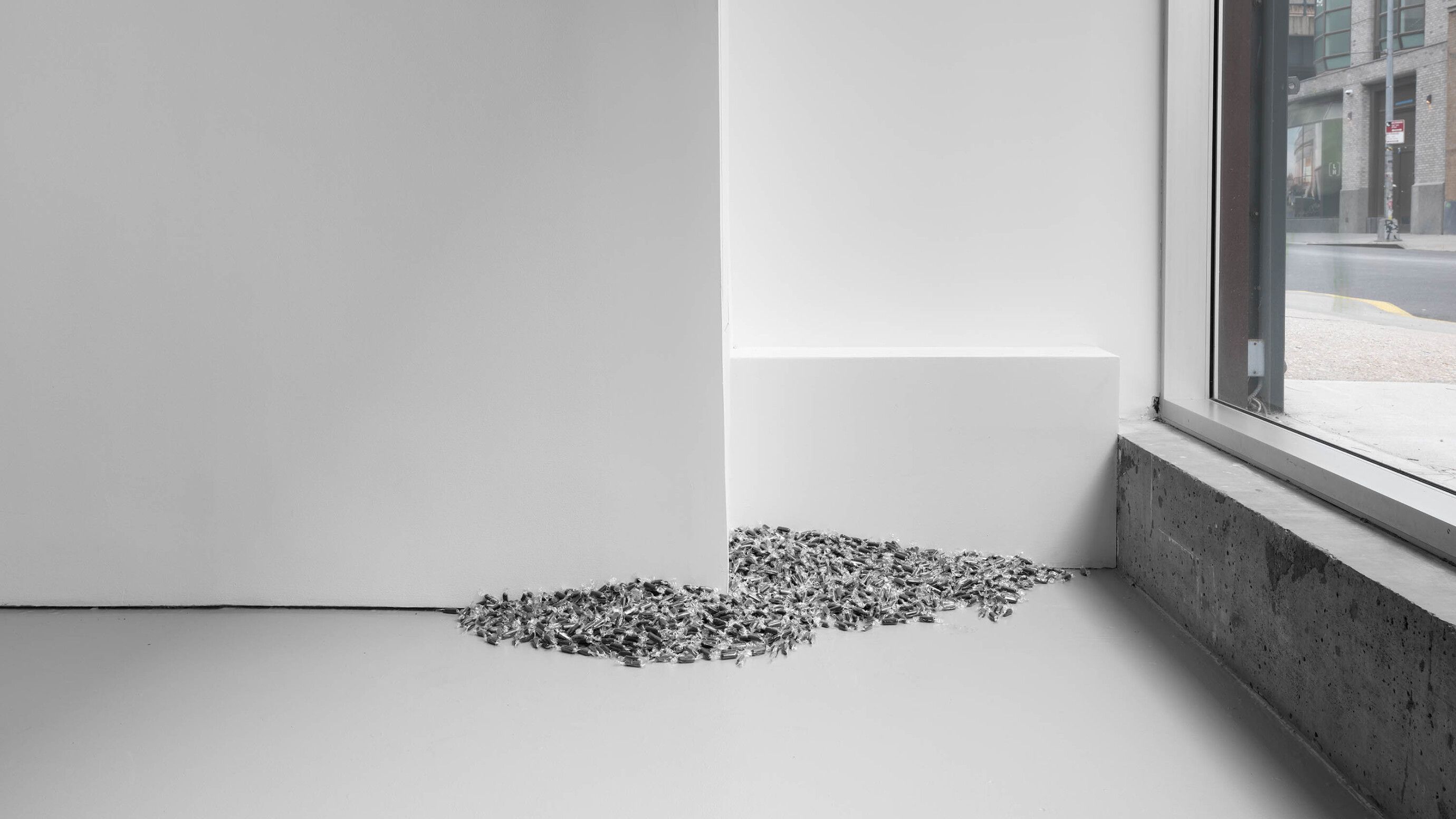 Installation view of the exhibition titled Felix Gonzalez-Torres at David Zwirner, New York, dated 2023