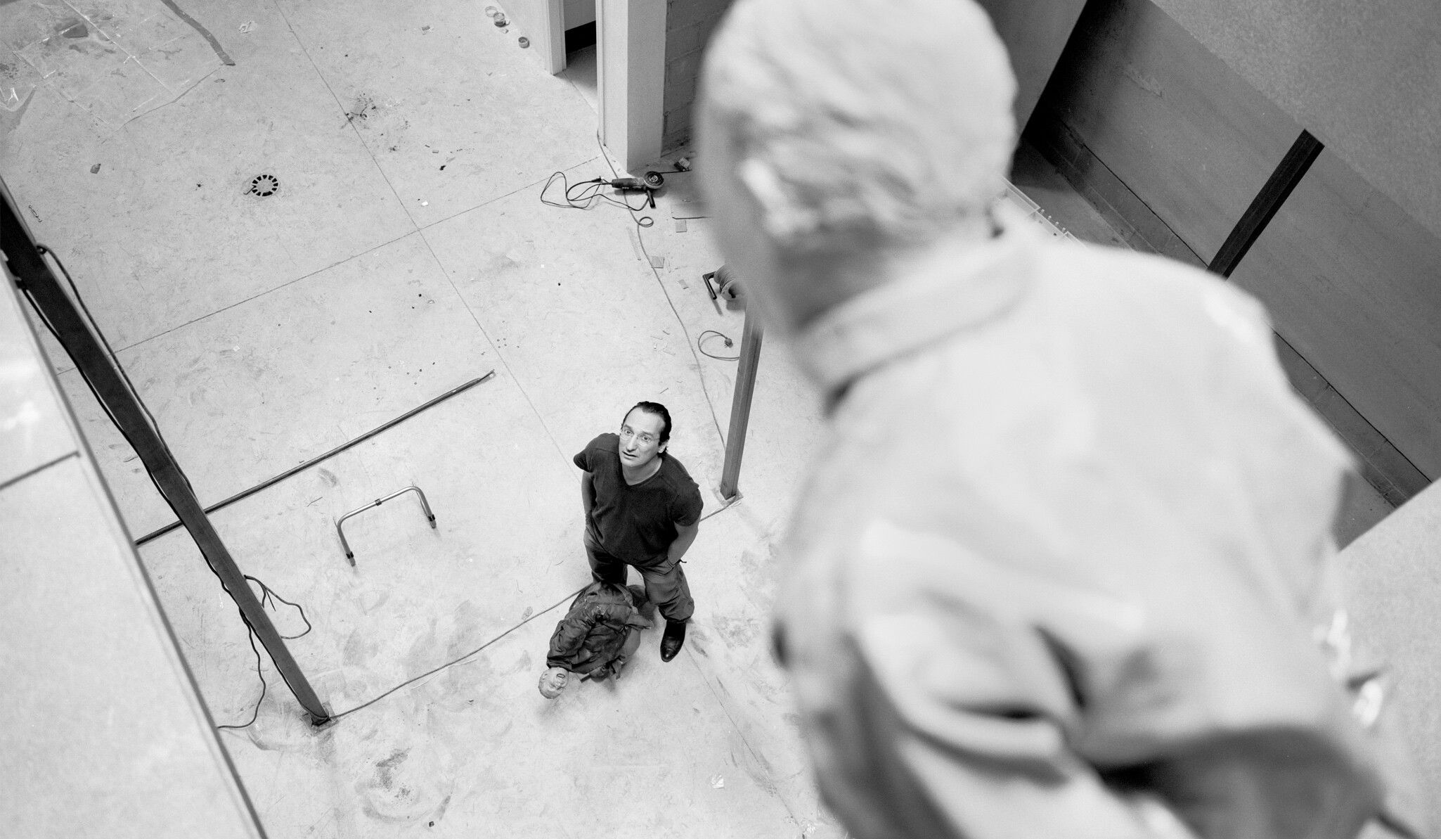 Juan Muñoz in Madrid, dated 2001. Photo by Hugo Glendinning