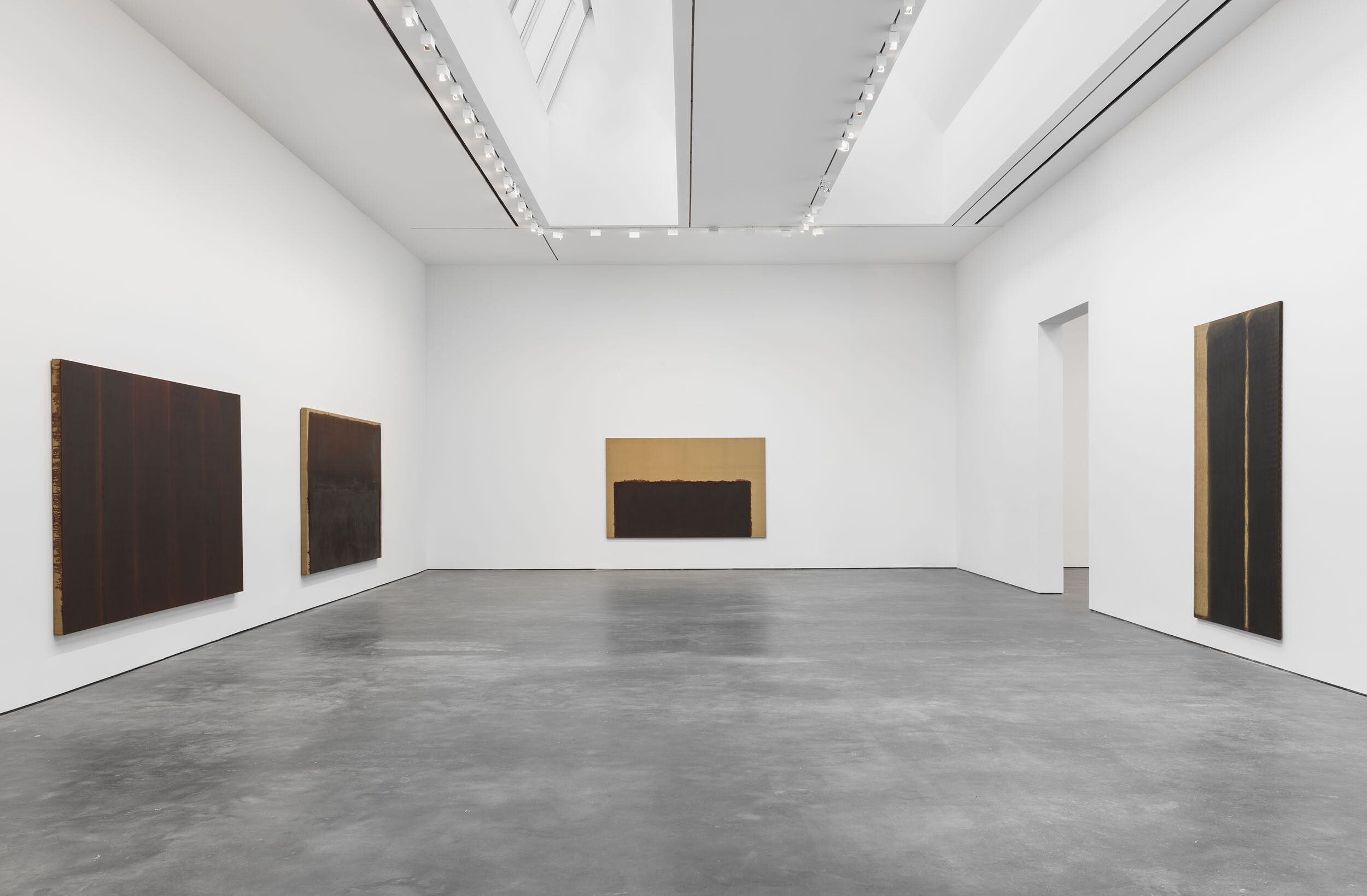 An installation view of the exhibition, Yun Hyong-keun, dated 2017.