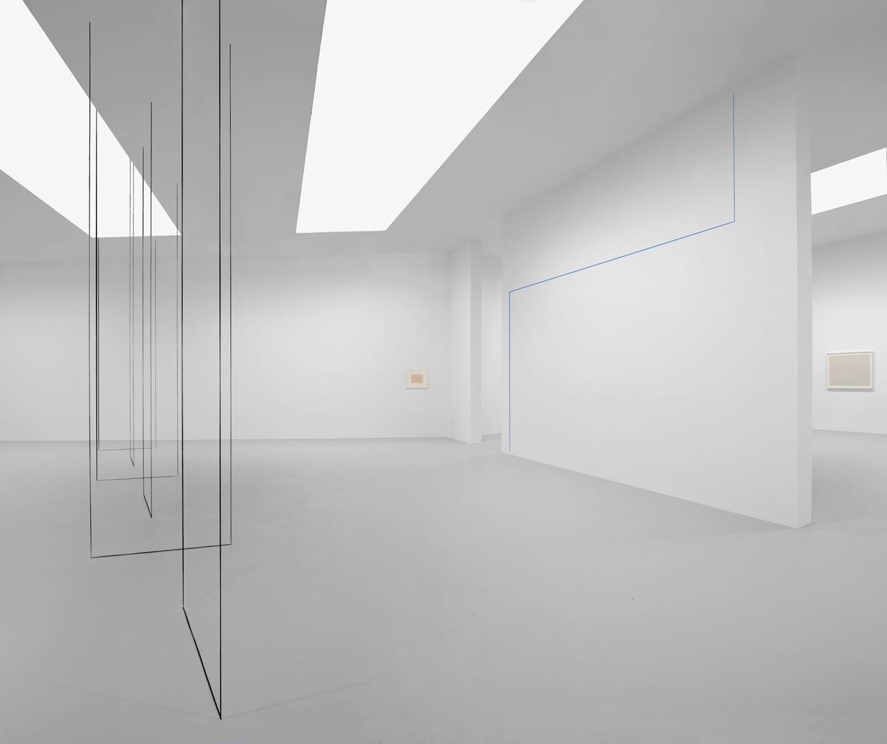 Installation view of the exhibition Fred Sandback at David Zwirner in New York, dated 2010. 