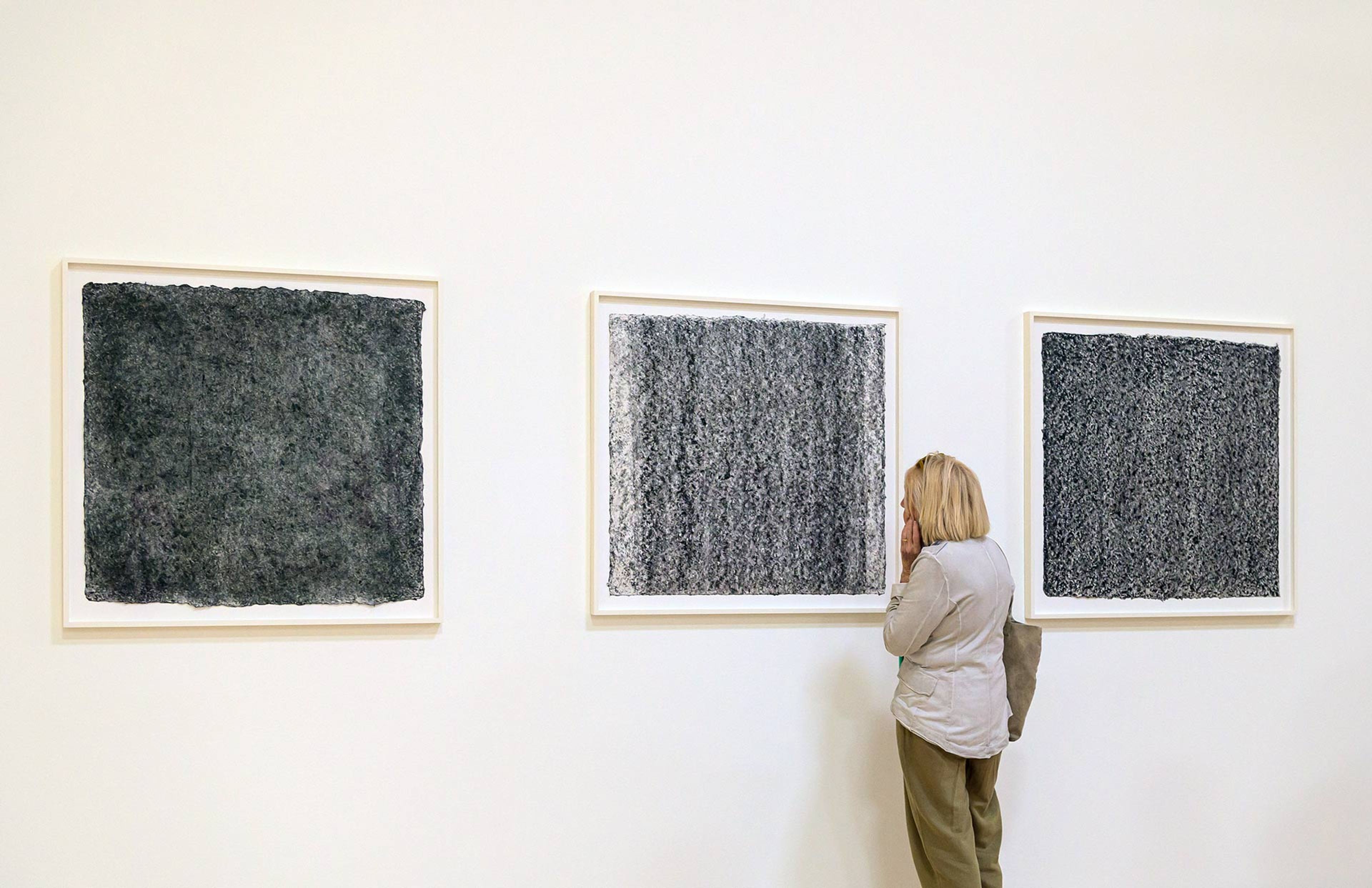 Installation view of the exhibition Serra/Seurat. Drawings at the Guggenheim Museum Bilbao, dated 2022.