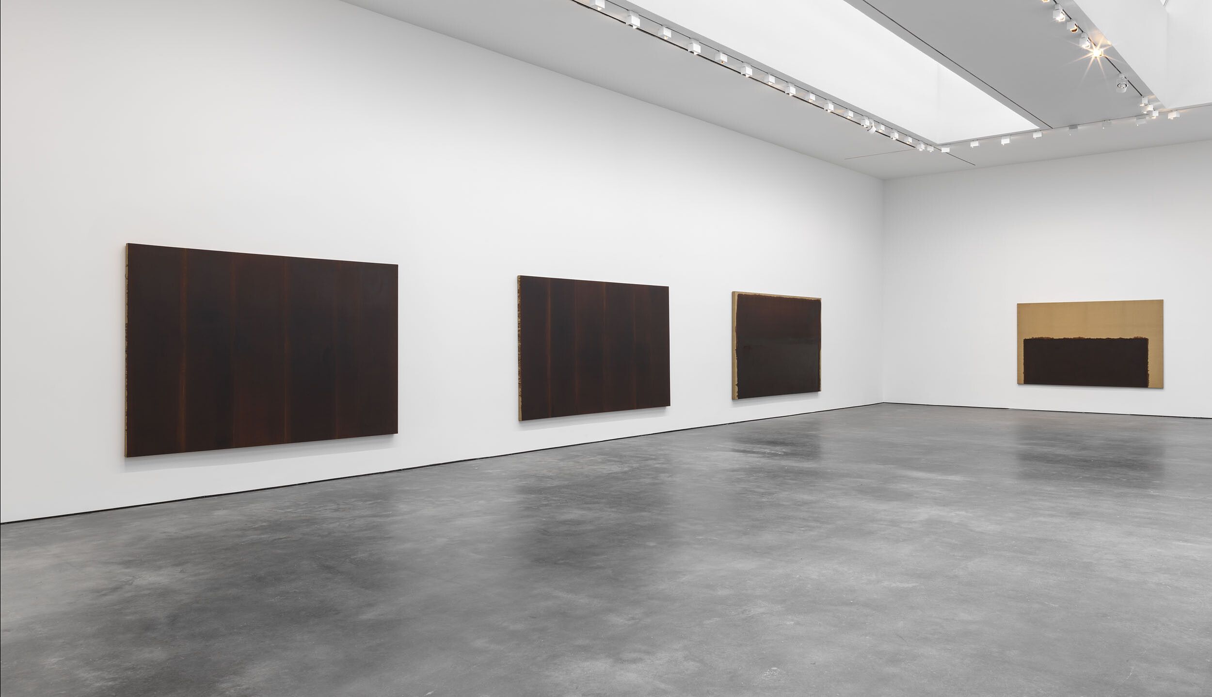 An installation view of the exhibition, Yun Hyong-keun, dated 2017.