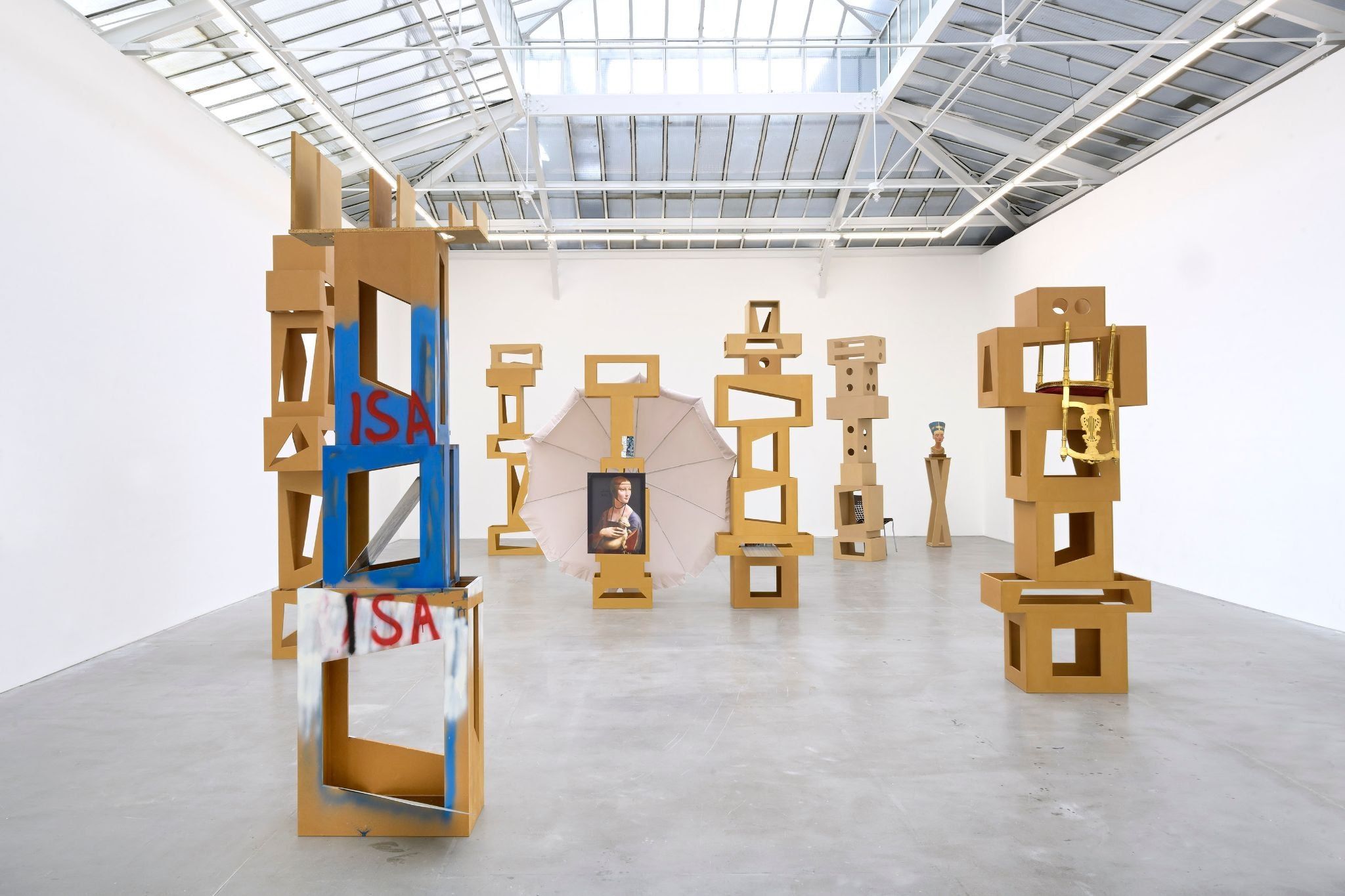 Installation view, Isa Genzken: Paris New York, David Zwirner, Paris, 2020.
