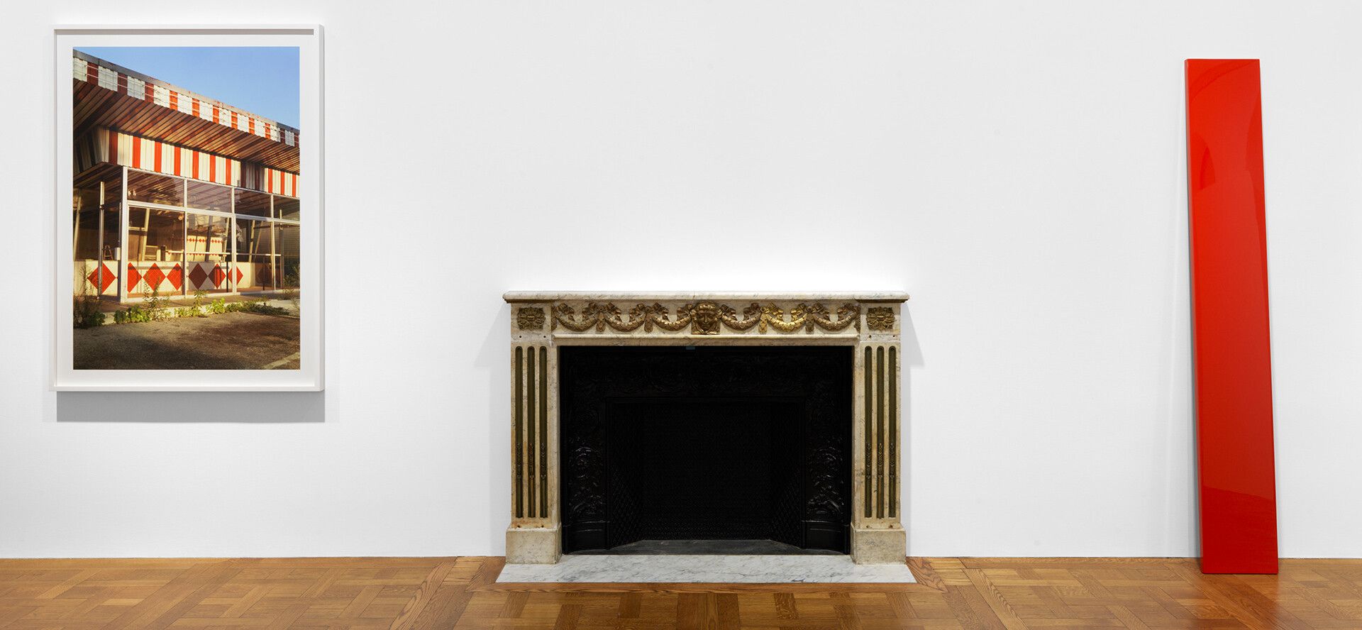An installation view of an exhibition titled William Eggleston and John McCracken: True Stories, at David Zwirner New York, in 2021.