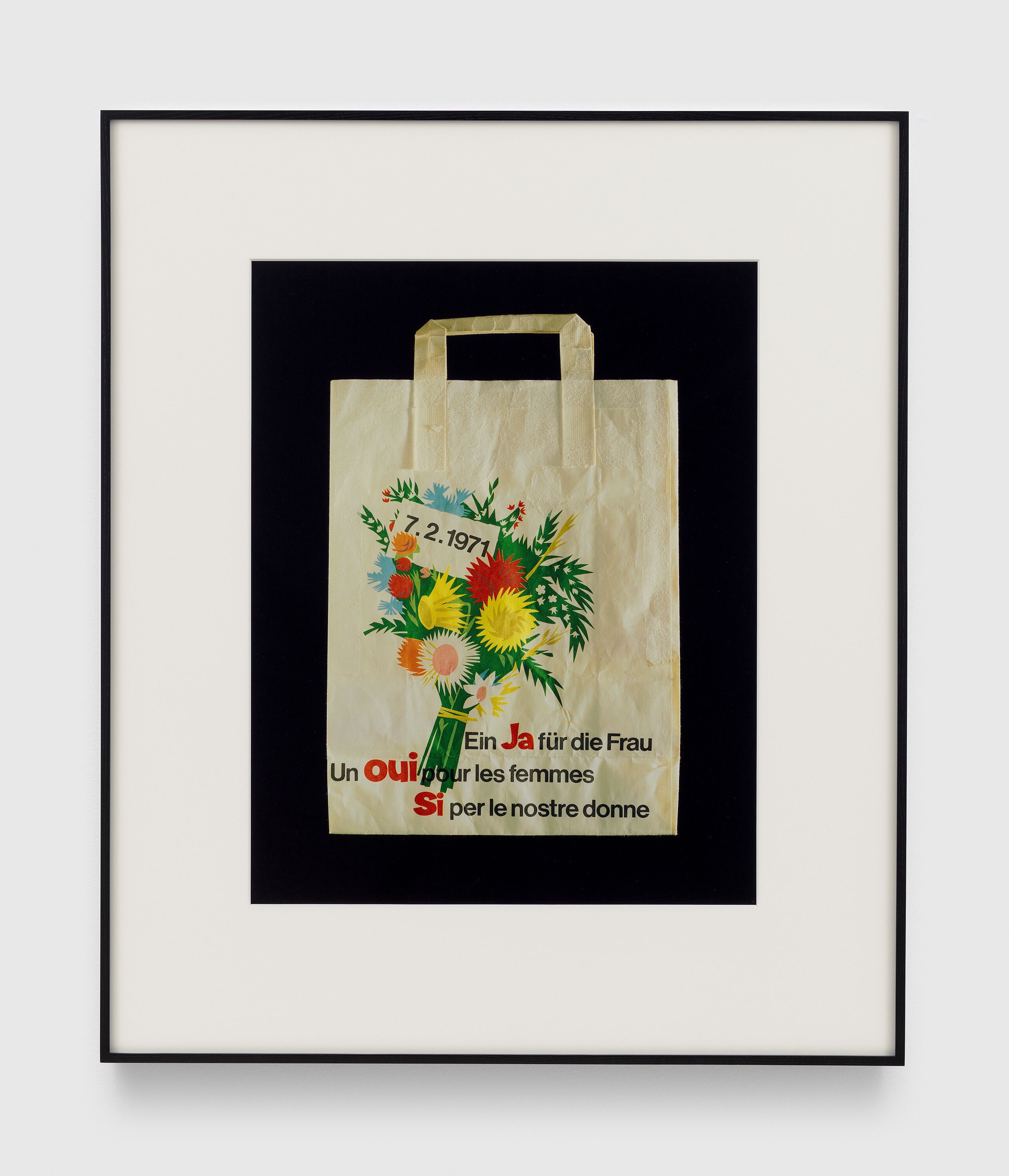 A photograph by Christopher Williams, titled Papiertaschen STANDARD Griffe: Flachhenkel, weiß; eingeklebt mit Verstärkungsblatt zur Erhöhung der Traglast Kraftpapier; flachliegend geliefert Grundfarbe: weiß Grammatur: 100 g/m2 Standardformat (Breite x Tiefe x Höhe + Boden-/Seitenfalte): 13 x 6 x 17 + 4 cm Farbigkeit: 4/4-farbig Produkt ID: 10302885 Schweizerisches Sozialarchiv, Stadelhoferstr. 12, Zürich (verso), dated 2018.