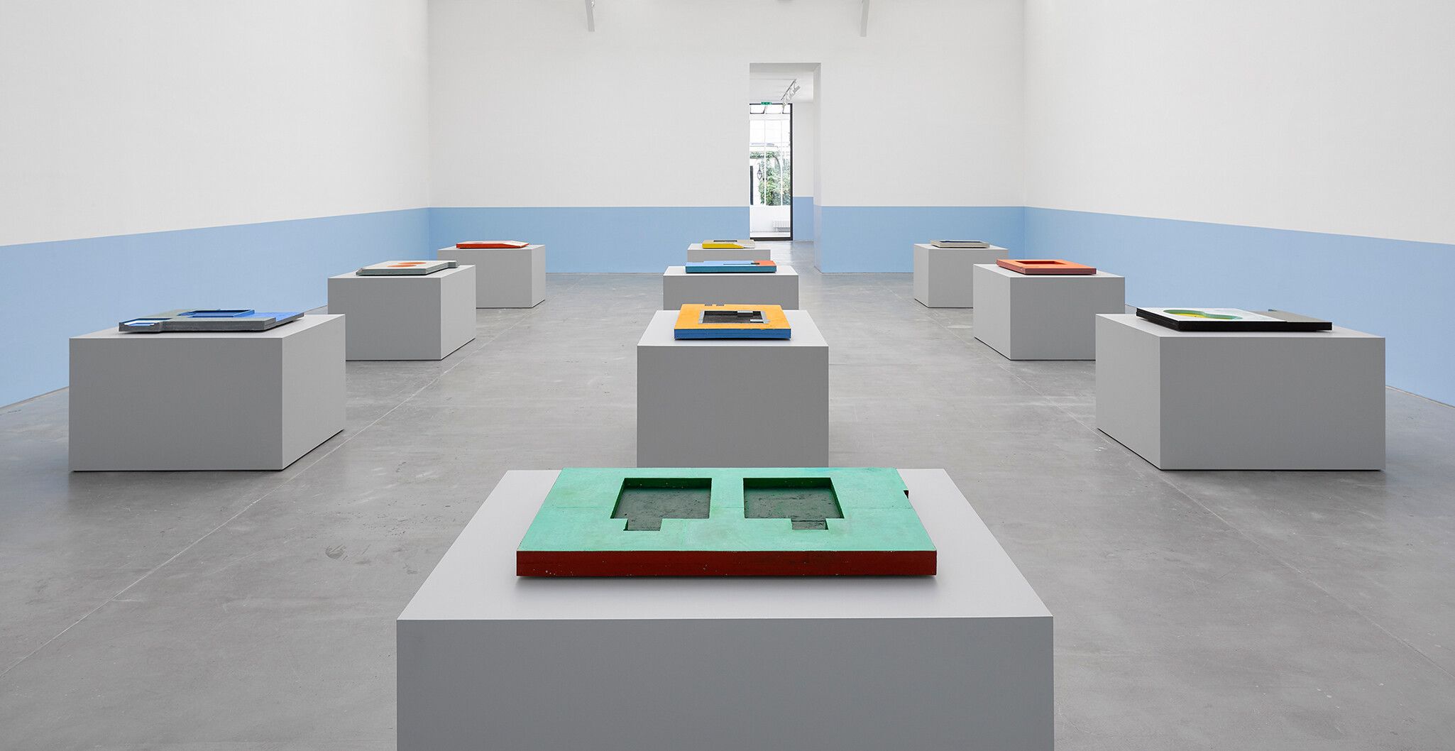 An installation view of an exhibition titled Harold Ancart: La Grande Profondeur (The Deep End), at David Zwirner, Paris, in 2021.