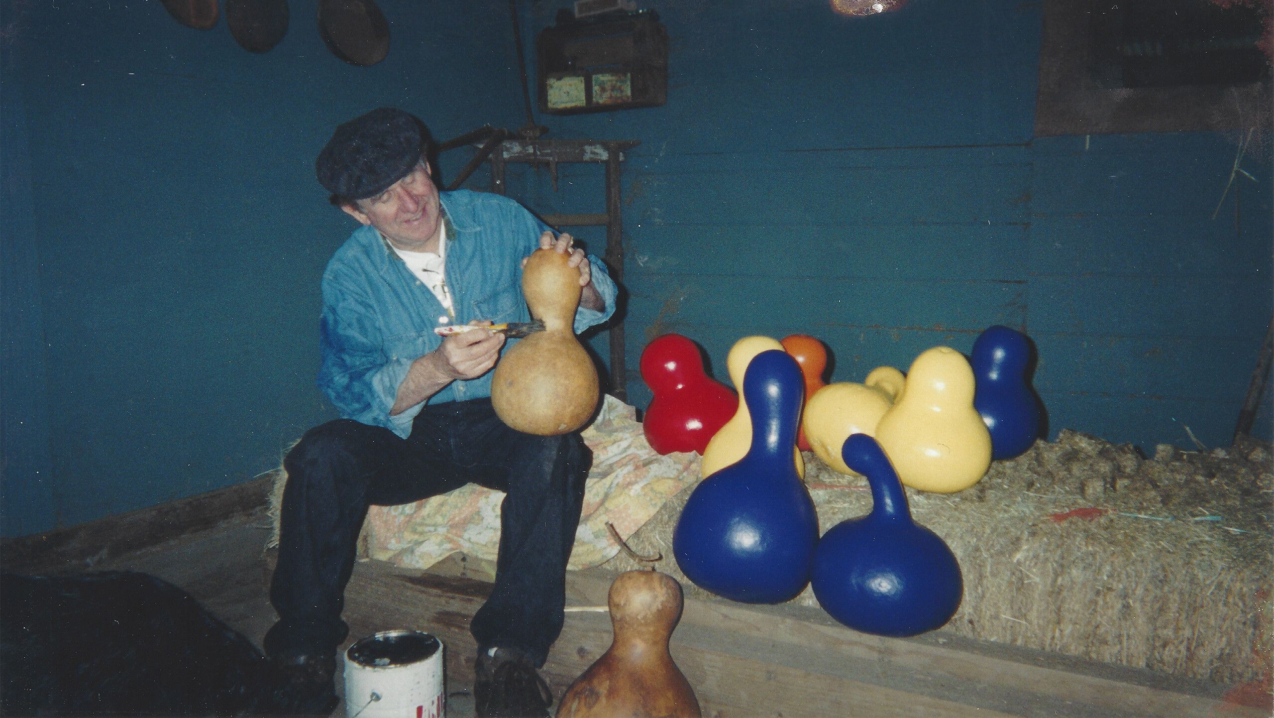 One of eleven snapshots included in Bottle Pumpkin from Perfect World, dated 2000.