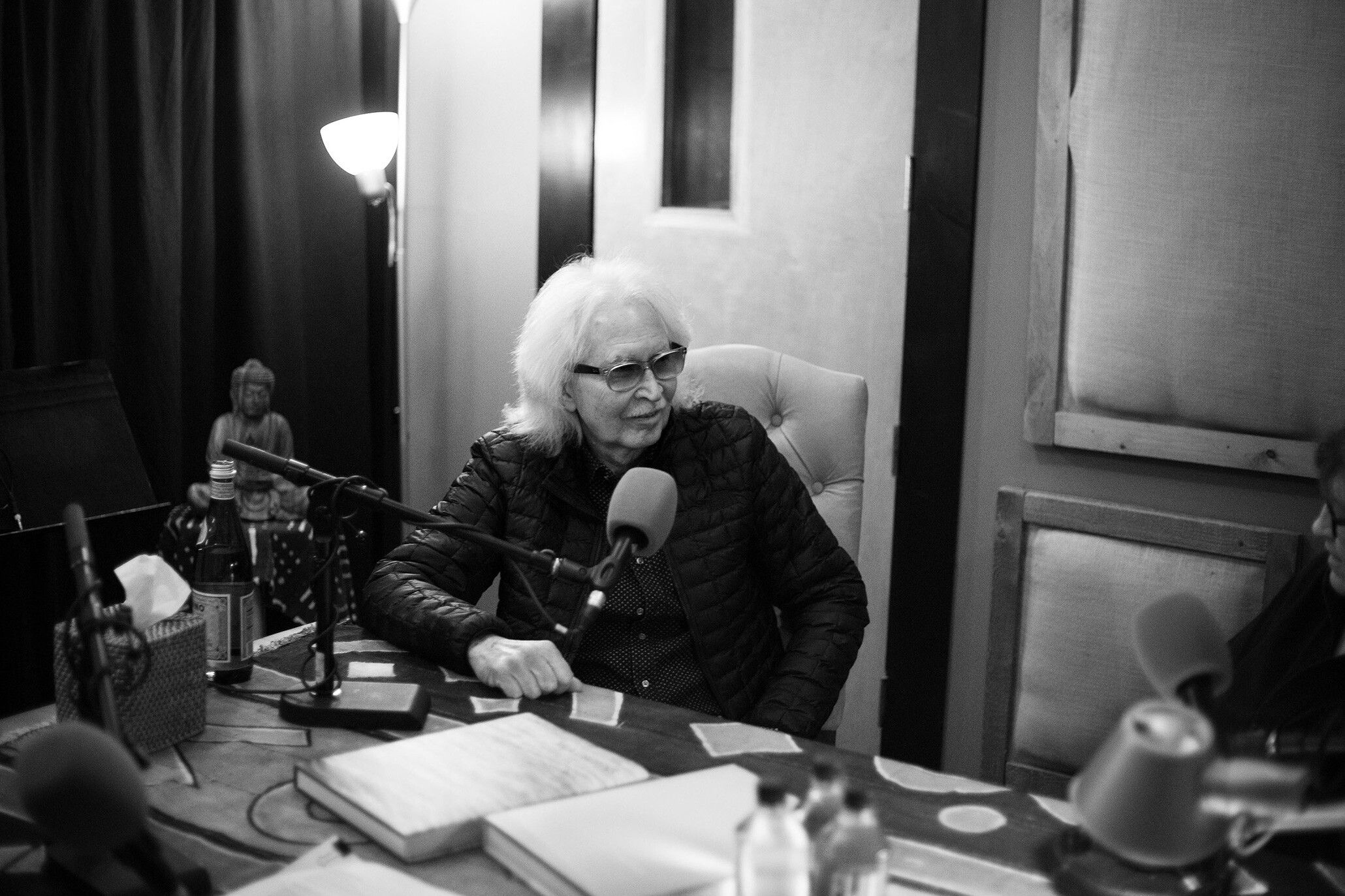 An image of Doug Wheeler recording Dialogues: The David Zwirner Podcast, dated 2020