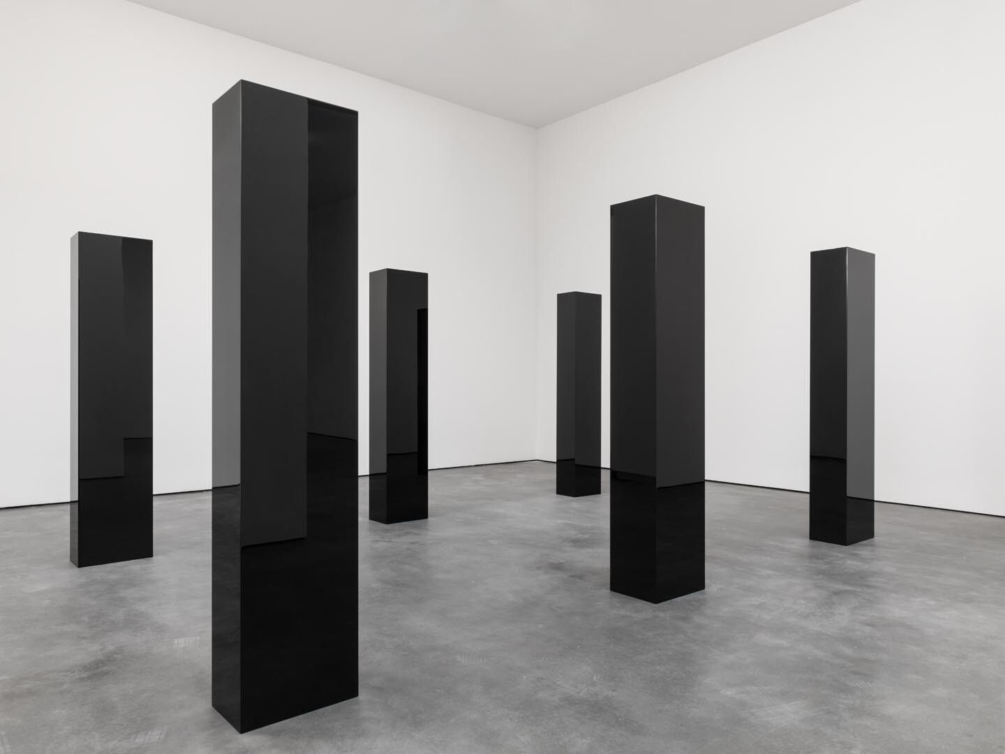 Installation view of the exhibition John McCracken: Works from 1963 to 2011, at David Zwirner in New York, dated 2013.