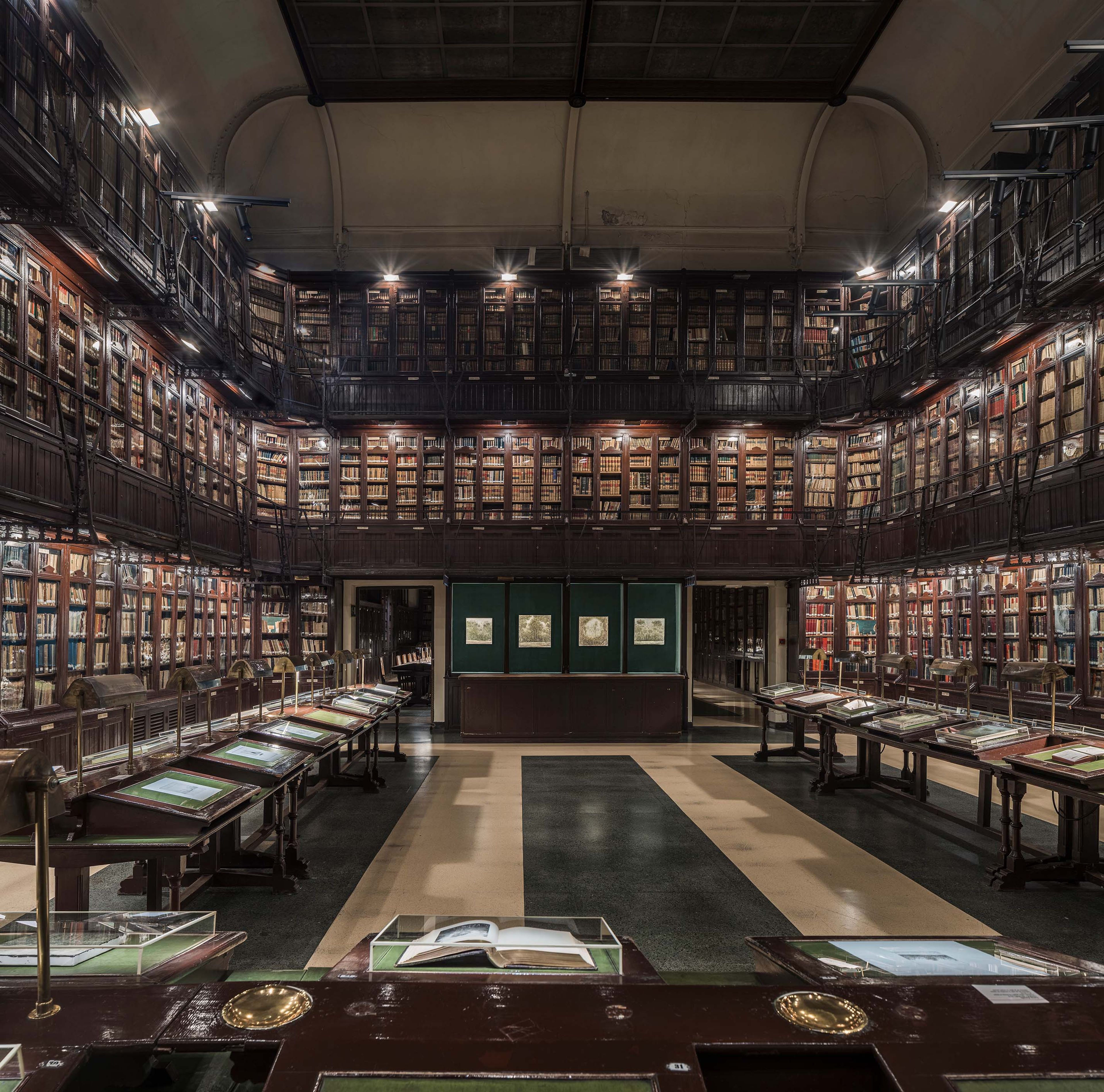 Photo of the Ateno Library in Madrid