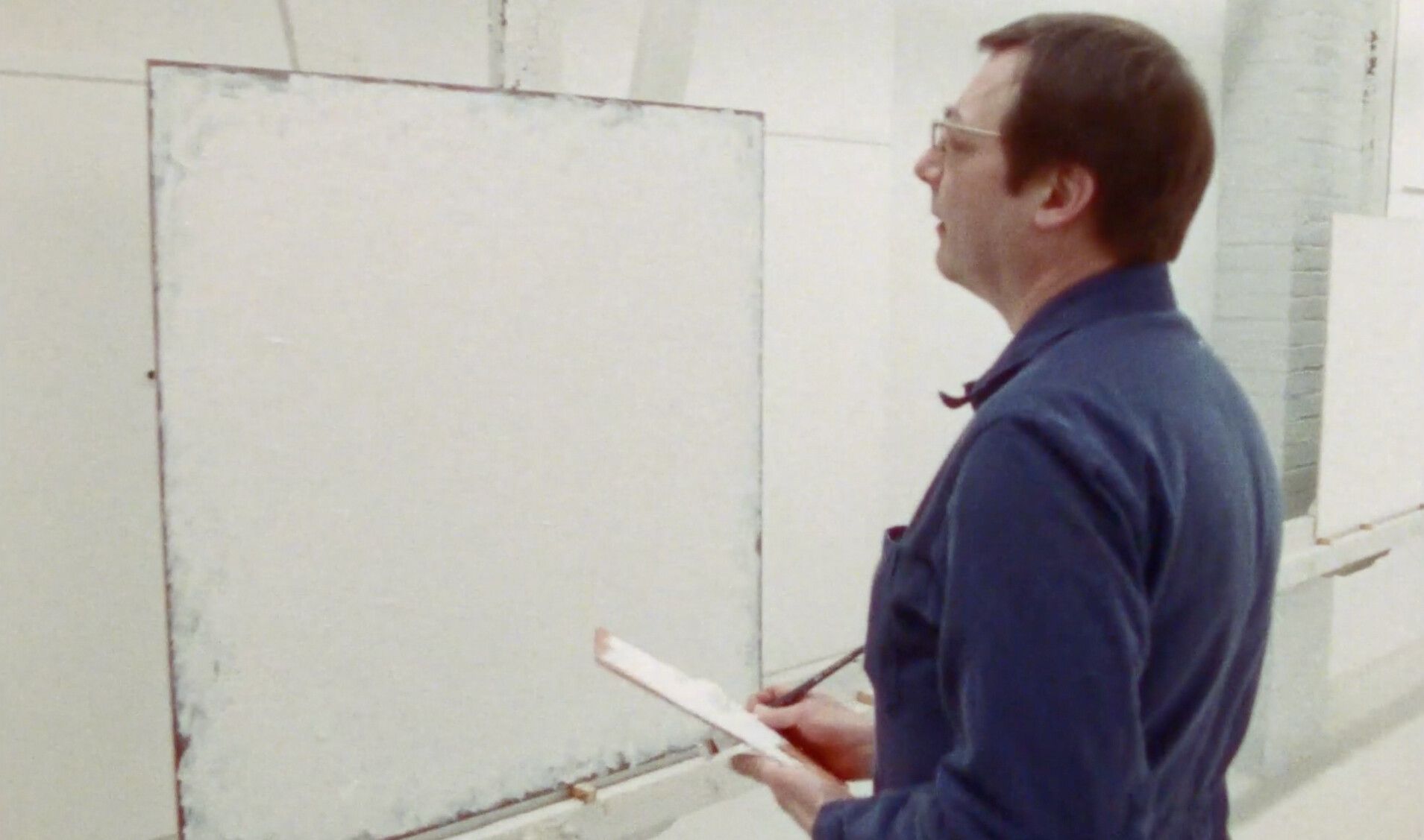 A still from 4 Artists: Robert Ryman, Eva Hesse, Bruce Nauman, Susan Rothenberg (1988) a film directed by Michael Blackwood.