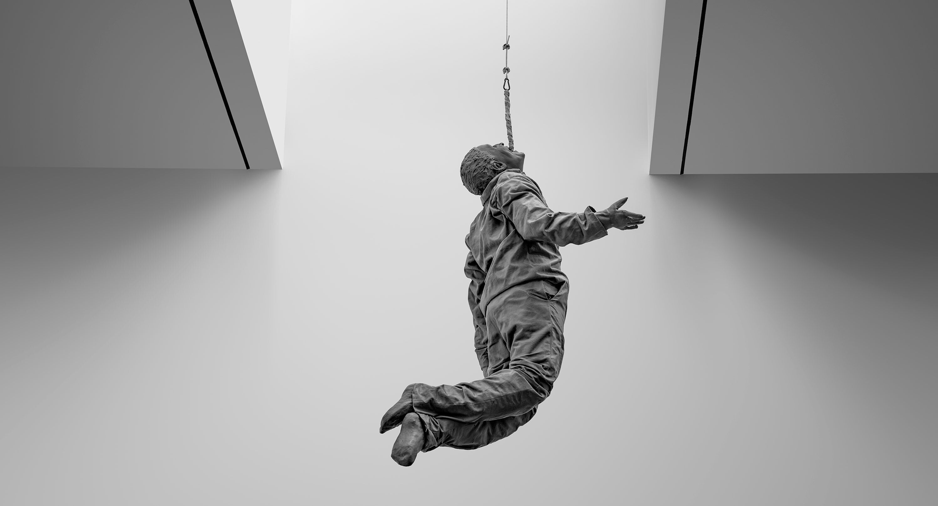 A suspended sculpture by Juan Muñoz, titled Hombre Colgado de la Boca, dated 2001.
