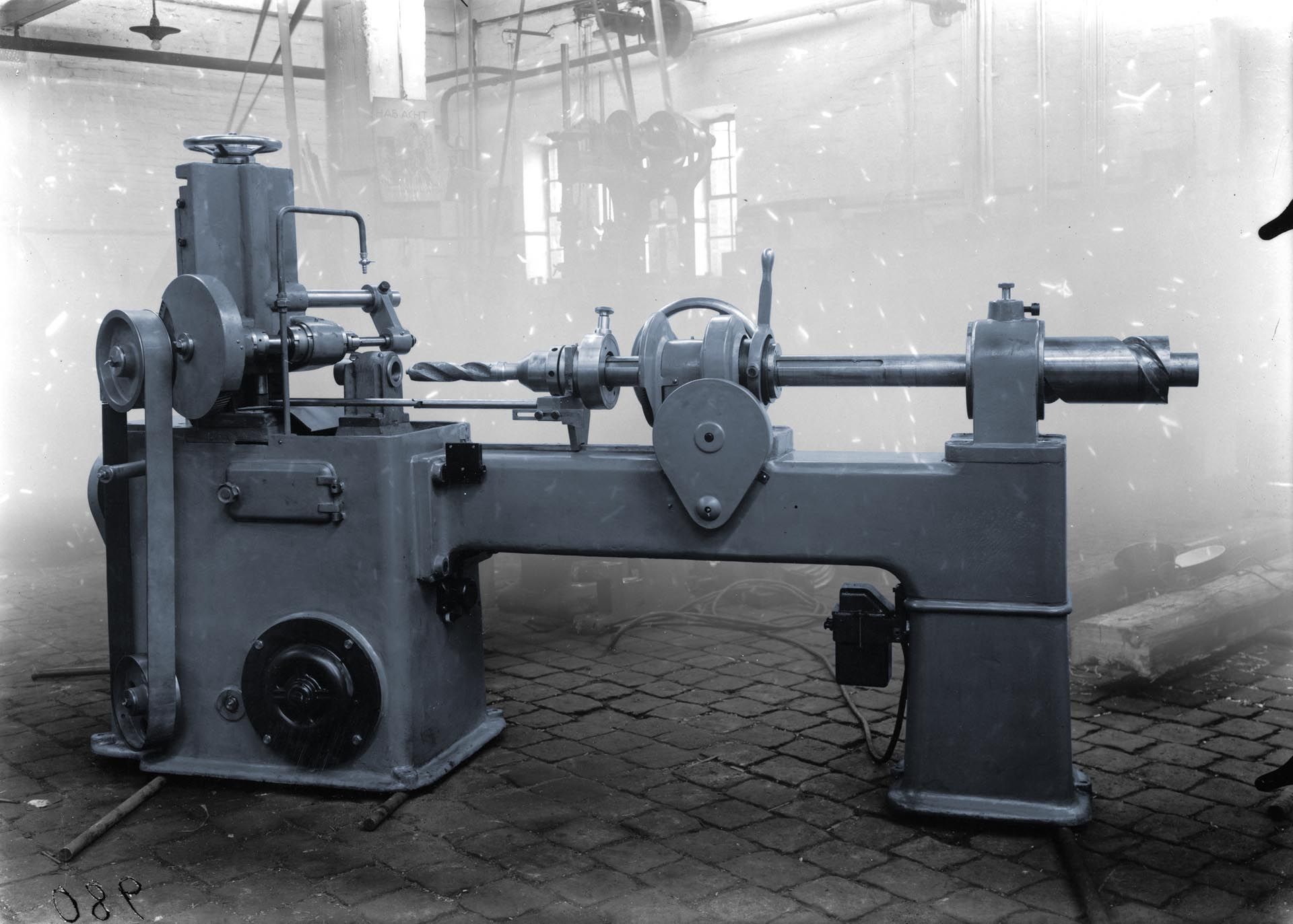 A photograph by Thomas Ruff, titled Maschinen 0980, dated 2003.