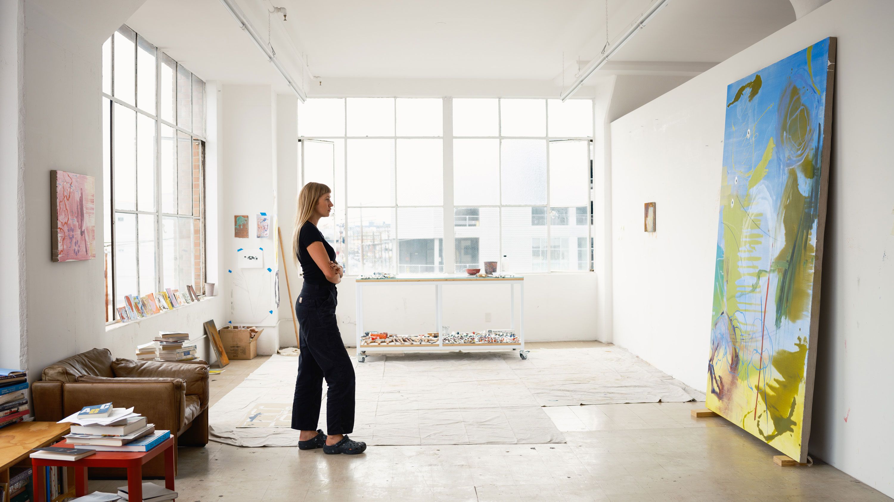 Emma McIntyre in her studio with Queen of the air, 2023, Photo by Chantal Anderson