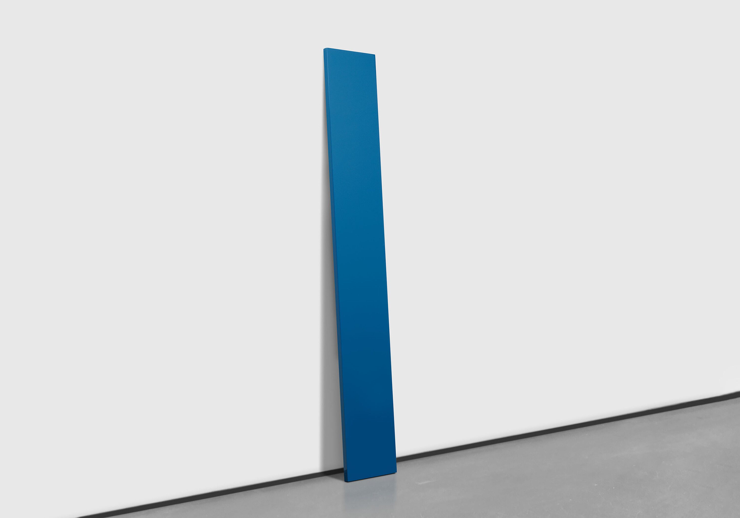 An untitled sculpture by John McCracken, dated 1976.