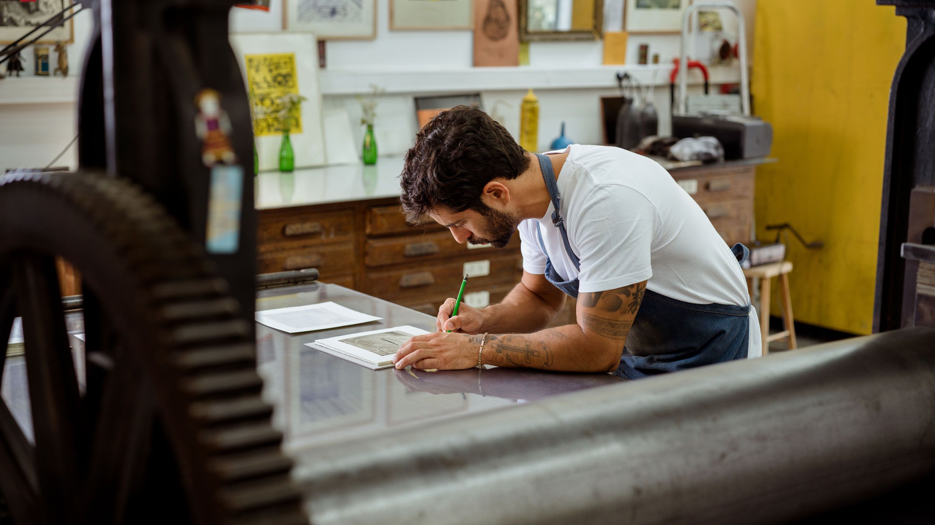 Arruda signs a finished edition