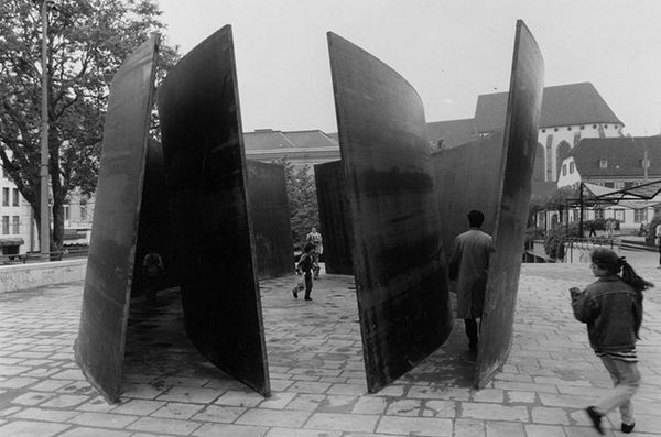 Richard Serra — Intersection