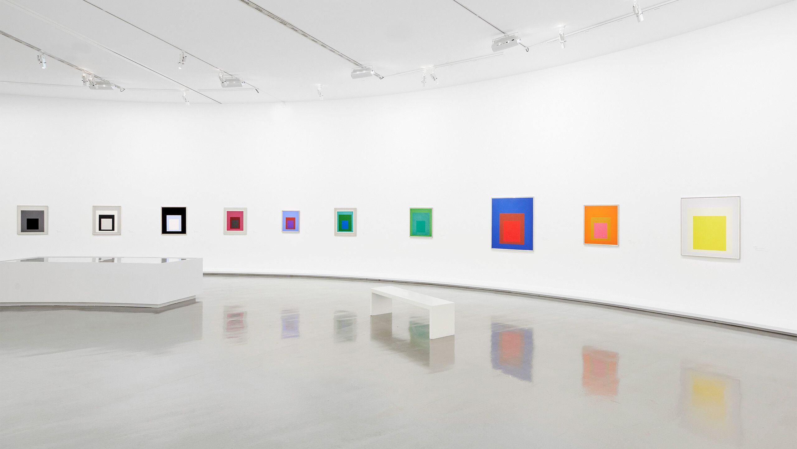 Installation view, Anni et Josef Albers: L’art et la vie, Musée d’Art Moderne de Paris