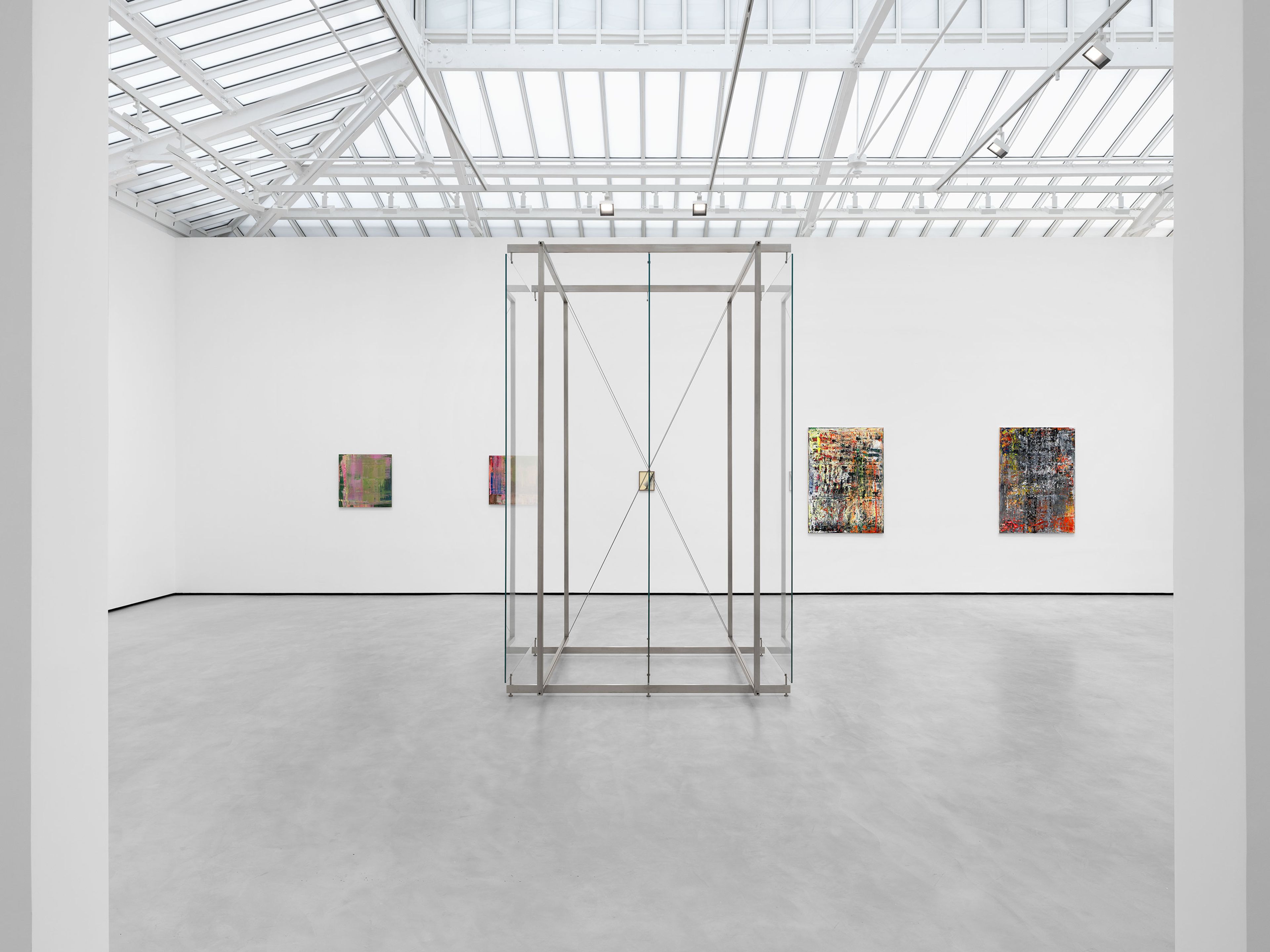 An installation view of the exhibition, Gerhard Richter, at David Zwirner in Paris, dated 2025.