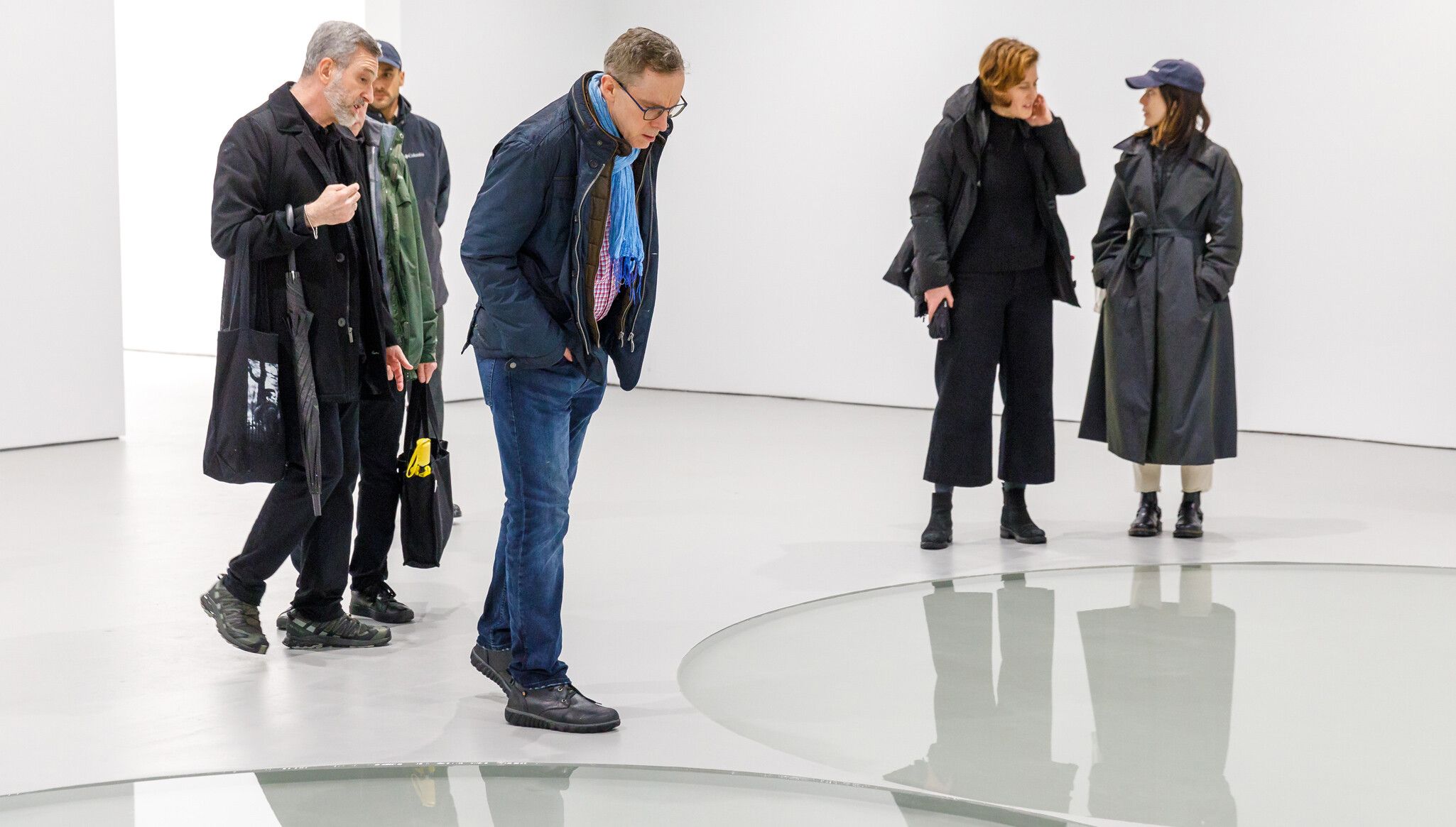 Installation view of the exhibition "Felix Gonzalez-Torres" at David Zwirner in New York, dated 2023