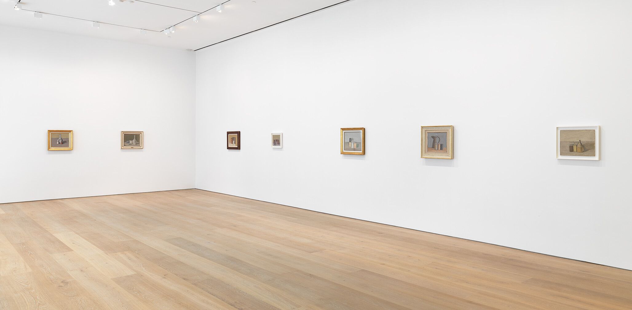 Installation view, Giorgio Morandi, David Zwirner, New York, 2015.