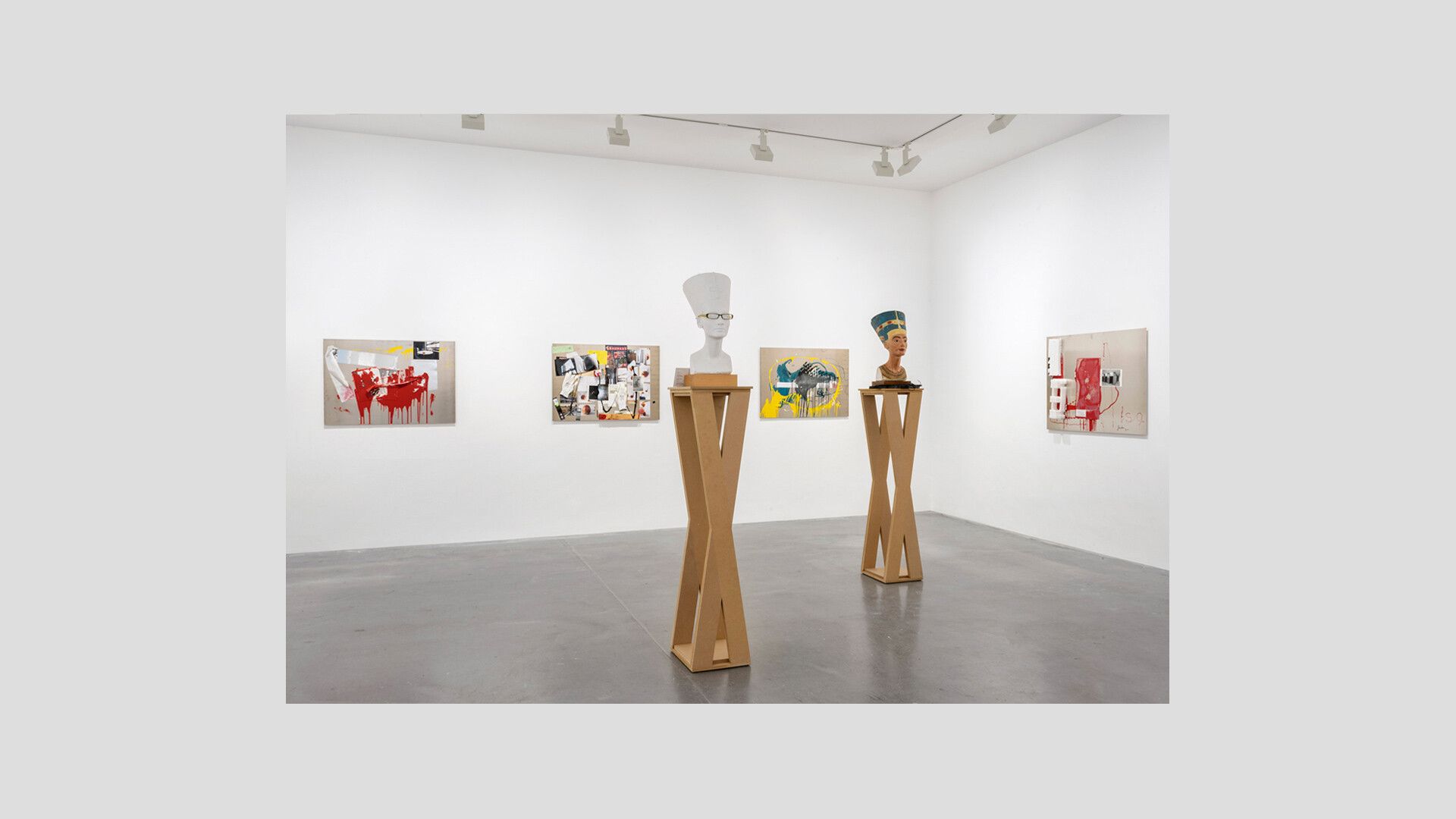 An installation view of the exhibition, Isa Genzken: Paris New York, at David Zwirner Paris, in 2020.