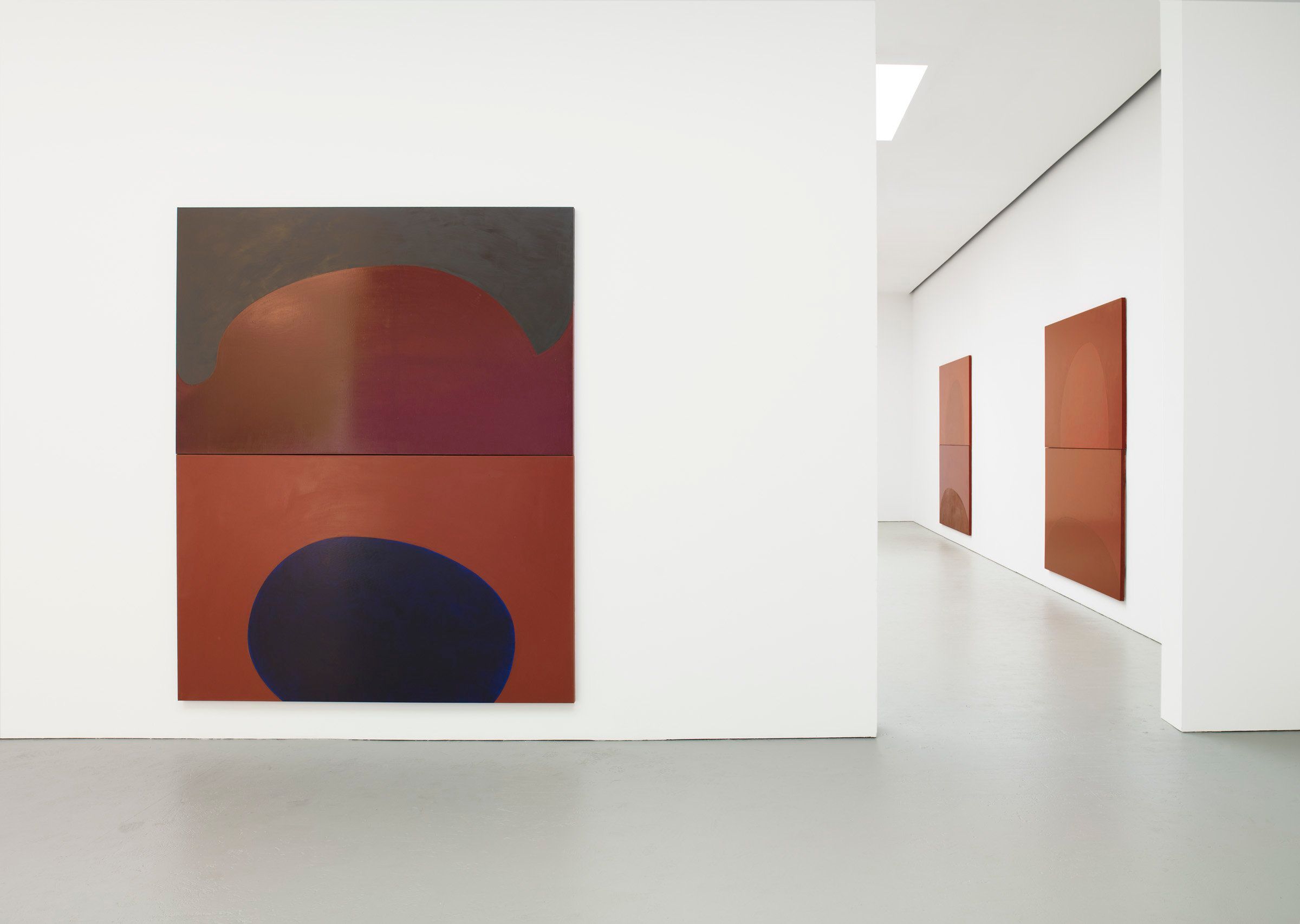 Installation view of the exhibition Suzan Frecon: recent painting, at David Zwirner in New York, dated 2010.