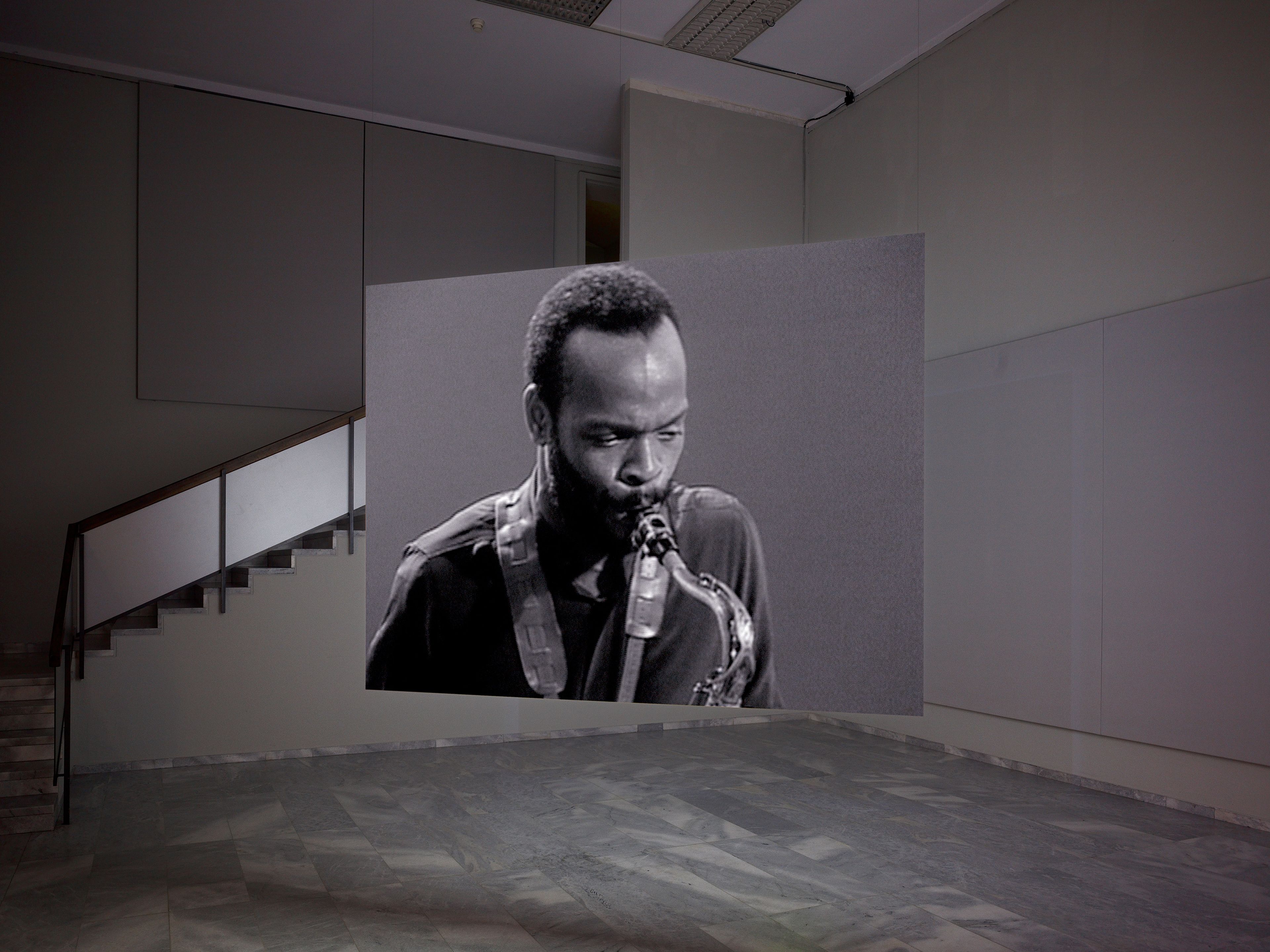 A video installation by Stan Douglas, titled Hors-champs, dated 1992.