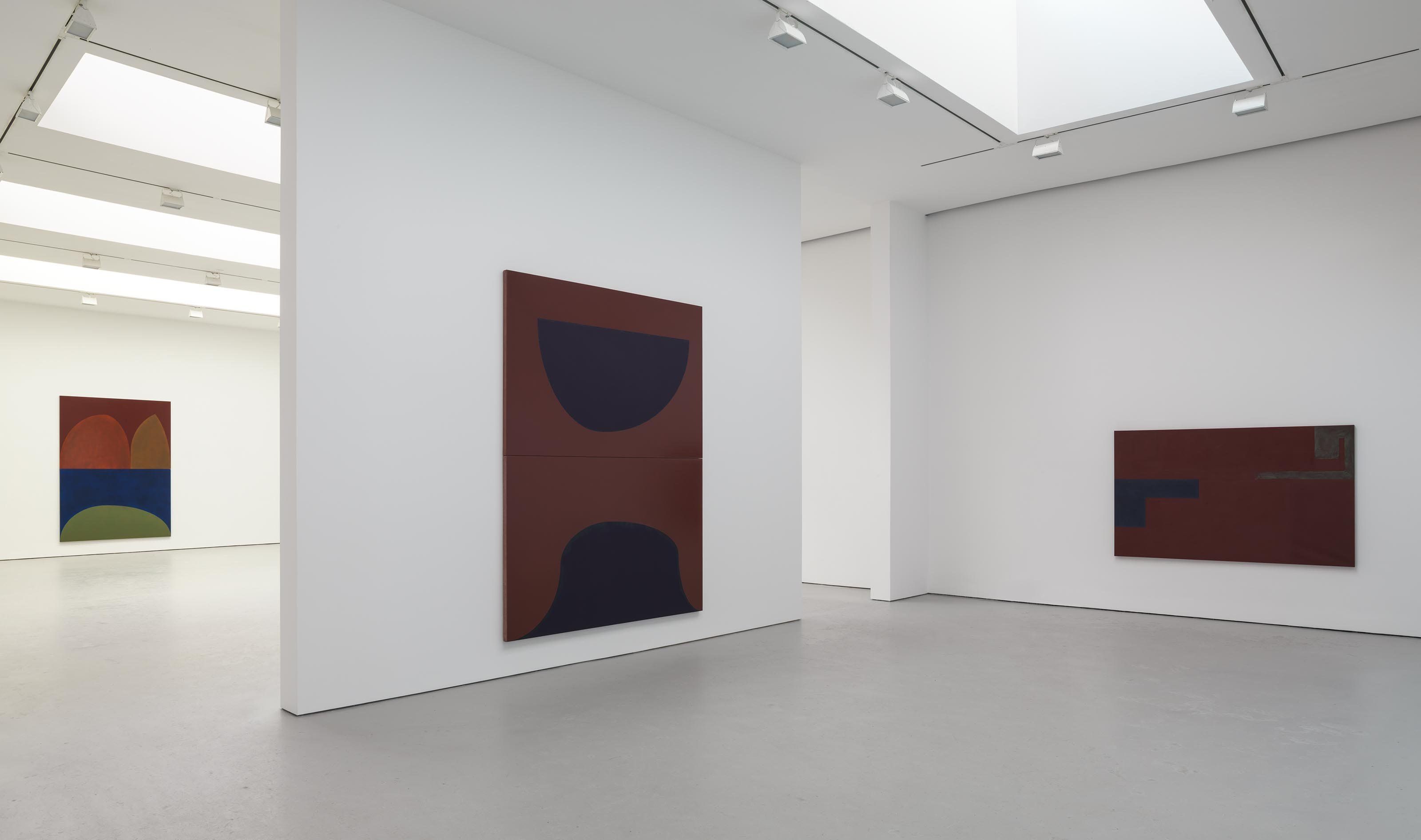 Installation view of the exhibition Suzan Frecon: oil paintings and sun, at David Zwirner in New York, dated 2015.