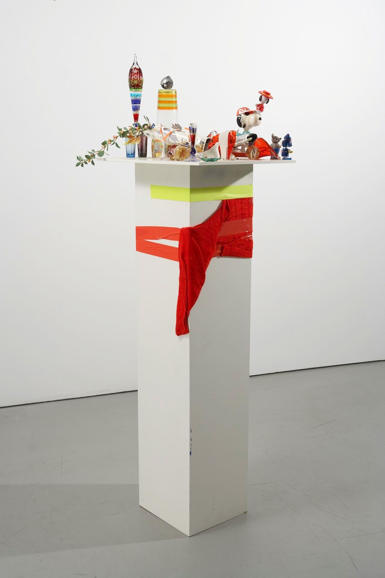 A sculpture by Isa Genzken, titled Snoopy, dated 2004.
