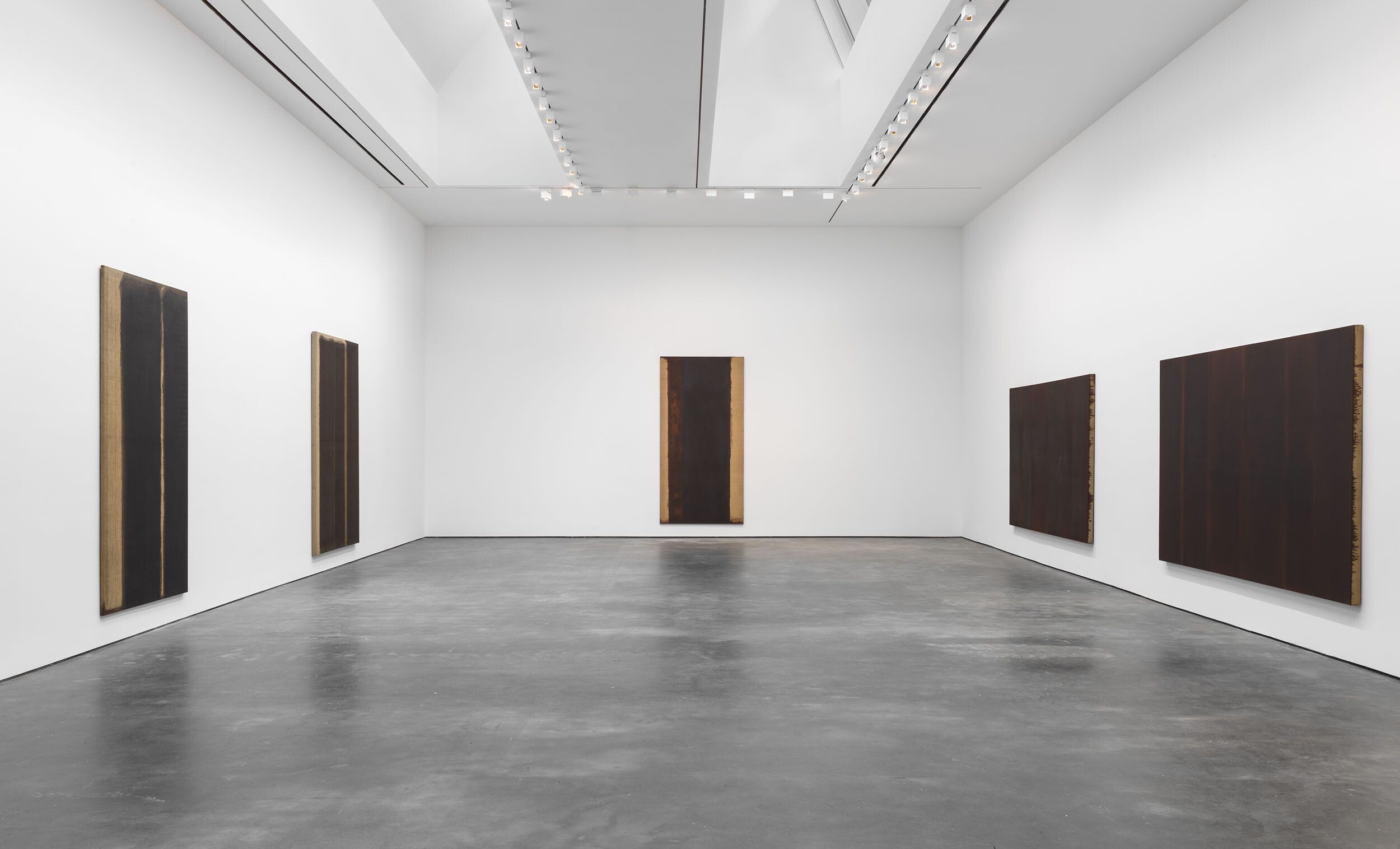 An installation view of the exhibition, Yun Hyong-keun, dated 2017.