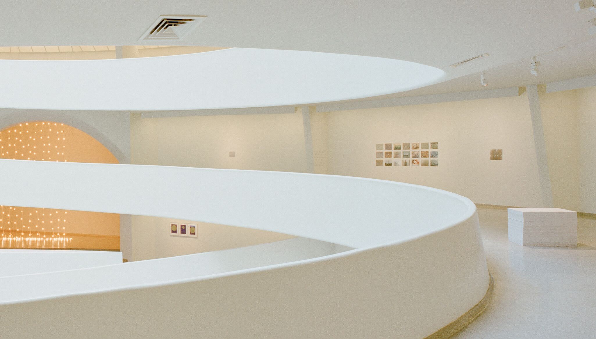 Installation view of the exhibition "Felix Gonzalez-Torres" at the The Solomon R. Guggenheim Museum in New York, NY. Dated 1995.