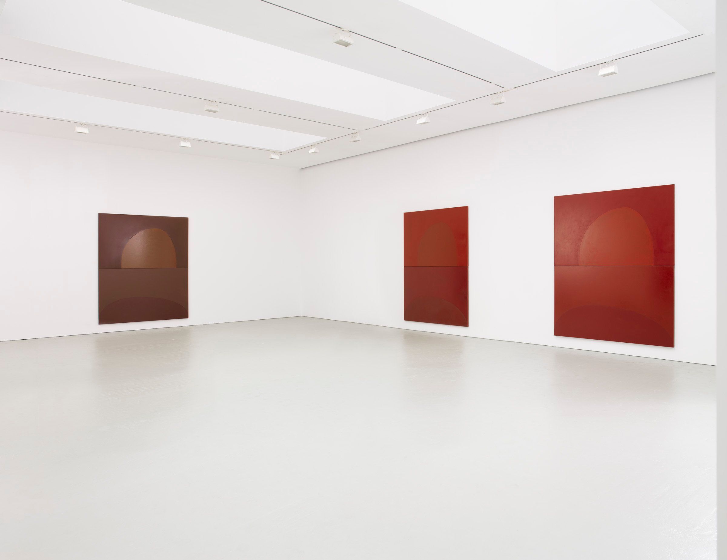 Installation view of the exhibition Suzan Frecon: recent painting, at David Zwirner in New York, dated 2010.