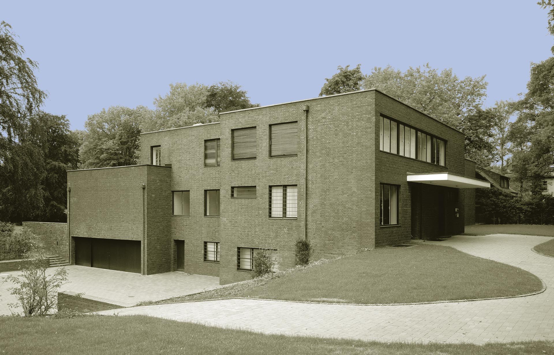 A photograph by Thomas Ruff, titled h.l.k 02, dated 2000.