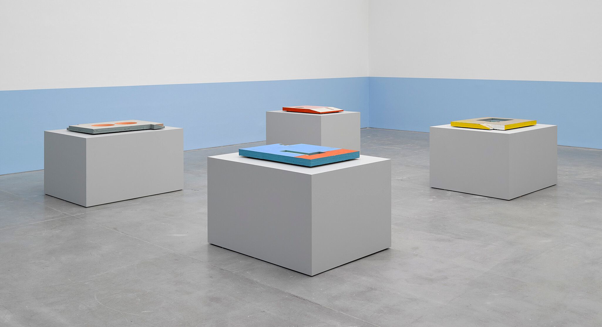 An installation view of an exhibition titled Harold Ancart: La Grande Profondeur (The Deep End), at David Zwirner, Paris, in 2021.