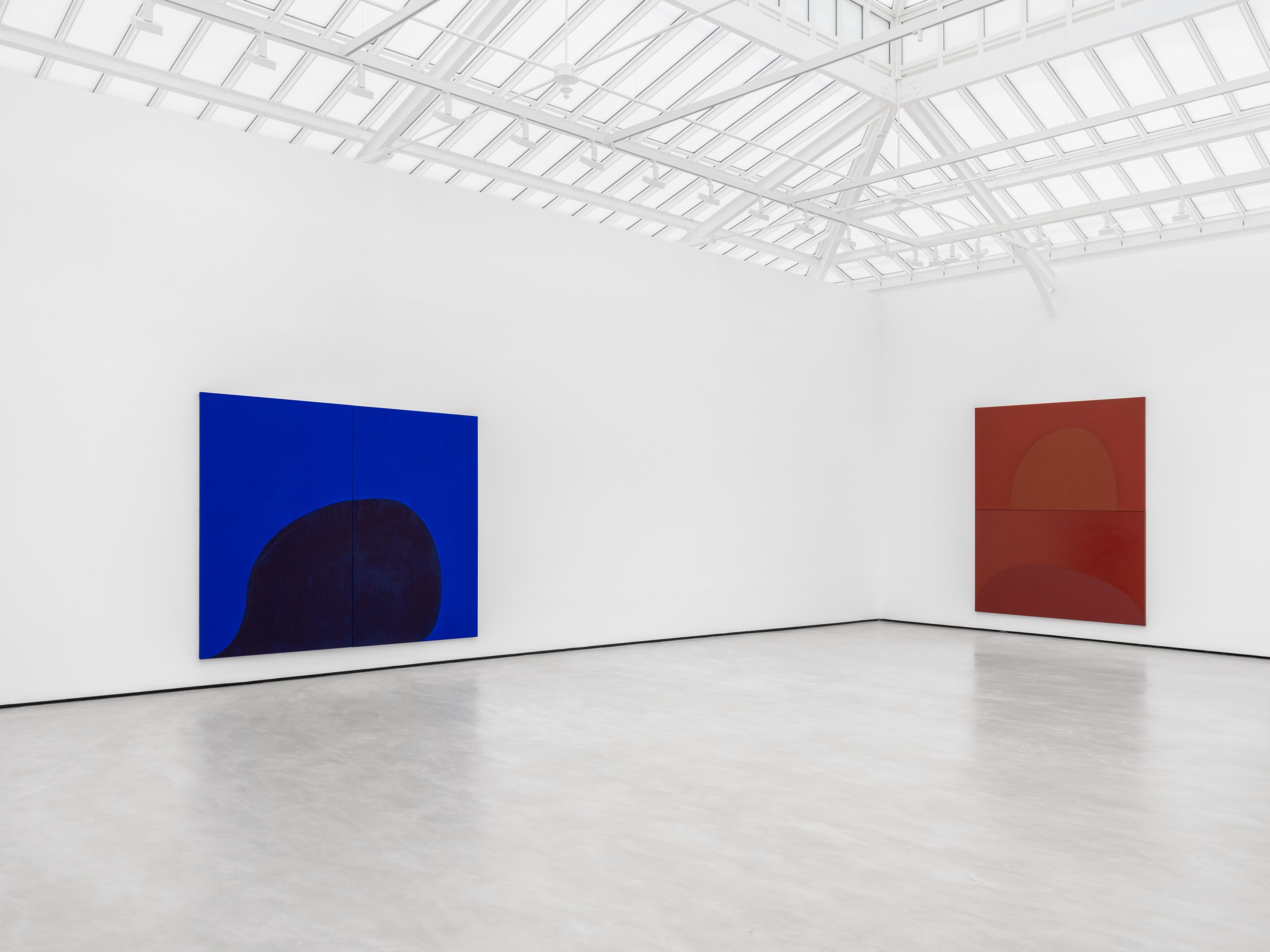 An installation view of the Exhibition, Suzan Frecon: Light Factory, at David Zwirner in Paris, dated 2025.