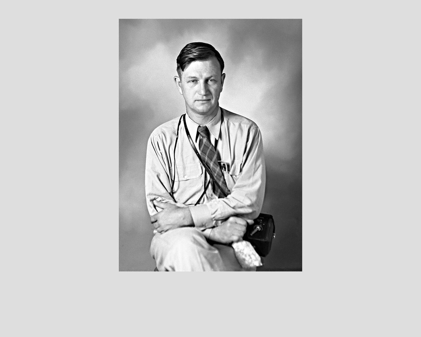 A photo of the photographer Russell Lee in circa 1942.