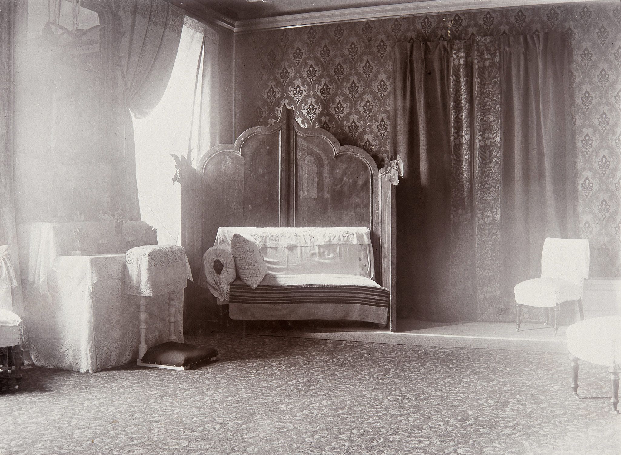 A photo of the seance room used by The Five in the early 1900s.