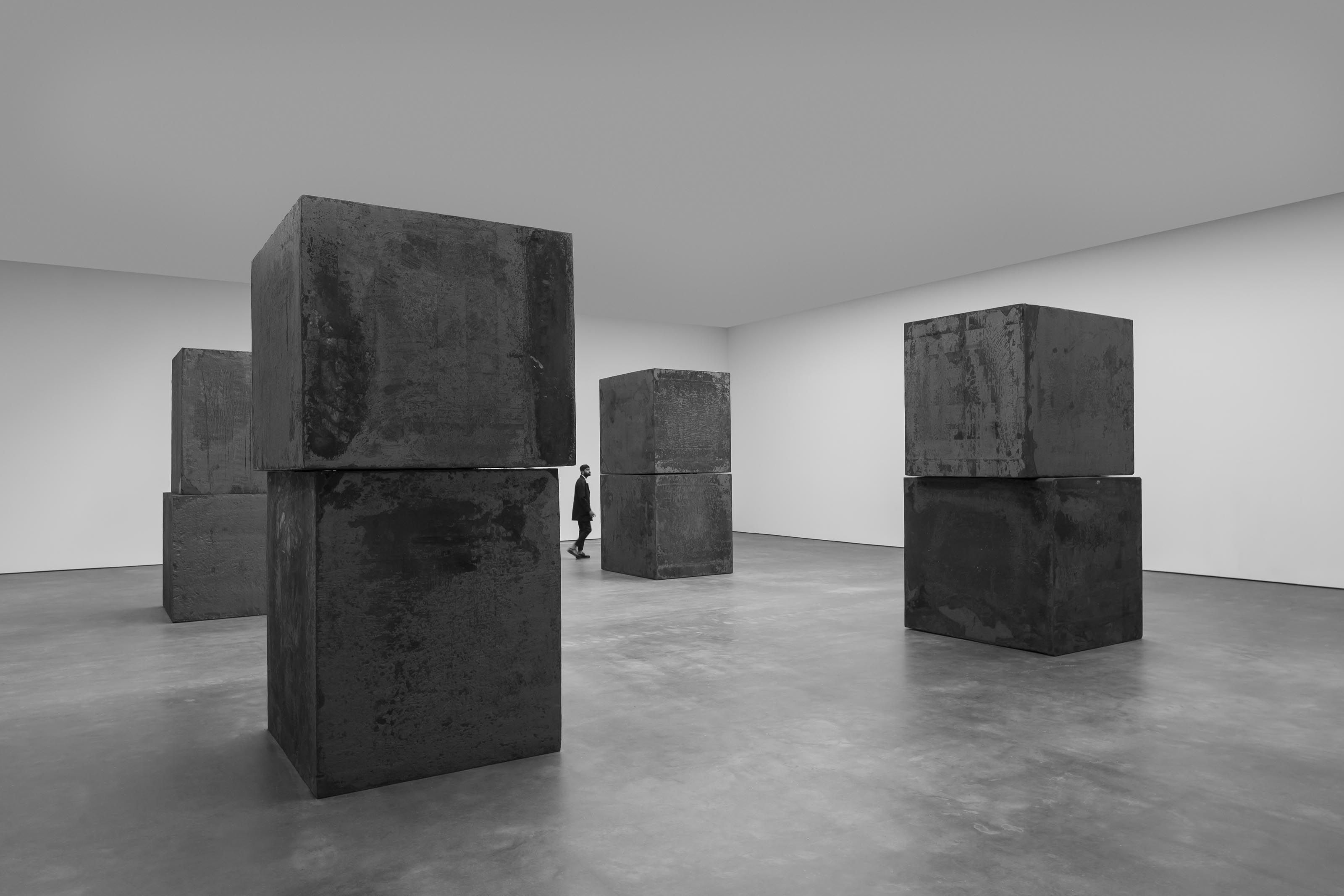 Installation view of the exhibition Richard Serra: Equal, at David Zwirner in New York, dated 2015.