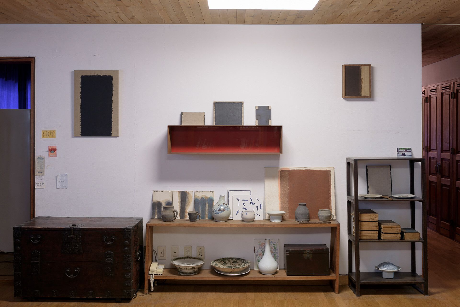 A view of Yun Hyong-keun's studio, dated 1980.