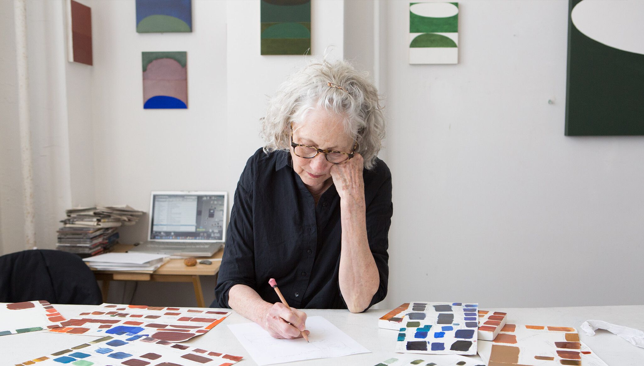 Image of Suzan Frecon in her studio.