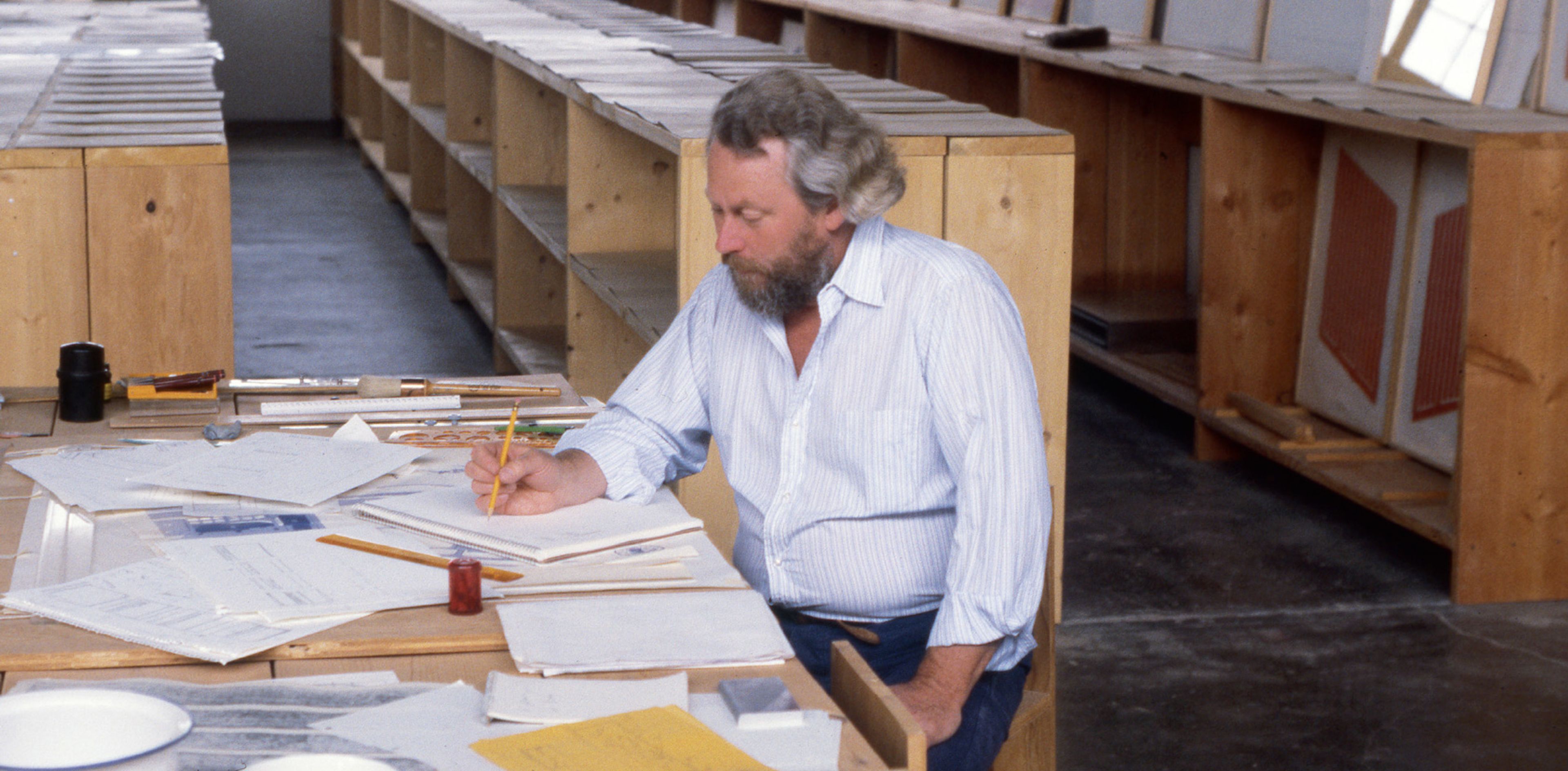 A photo of Donald Judd at La Mansana de Chinati/The Block, his residence in Marfa, Texas, in 1982.